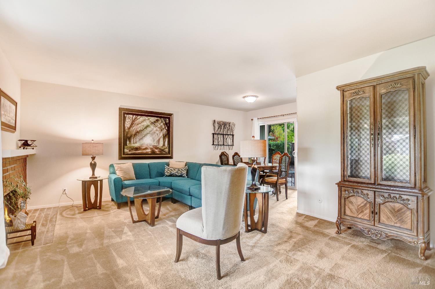 Detail Gallery Image 3 of 24 For 284 Valley Oaks Dr, Santa Rosa,  CA 95409 - 2 Beds | 2 Baths