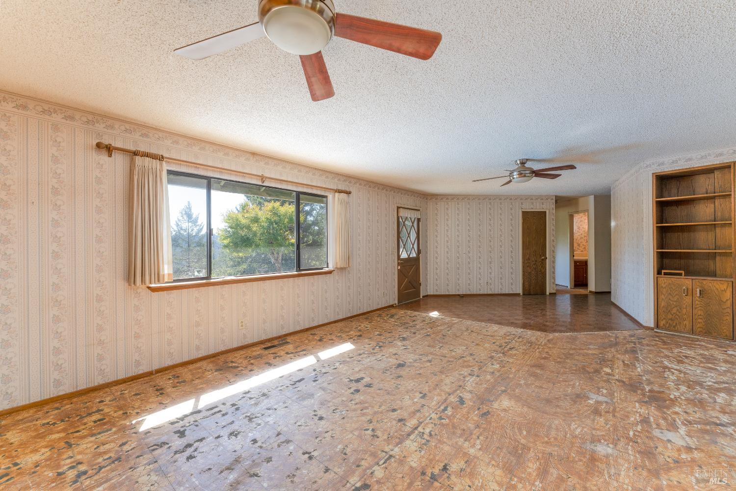 Detail Gallery Image 2 of 41 For 20201 Manzanita Dr, Willits,  CA 95490 - 3 Beds | 2 Baths