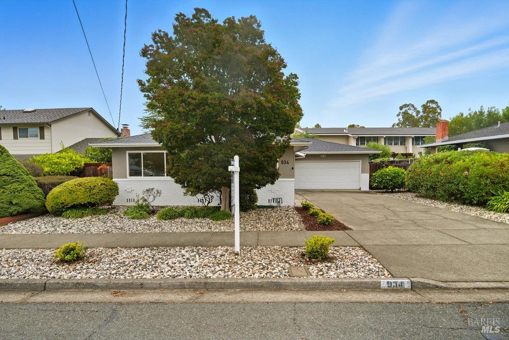 Detail Gallery Image 28 of 36 For 934 Las Pavadas Ave, San Rafael,  CA 94903 - 3 Beds | 2 Baths