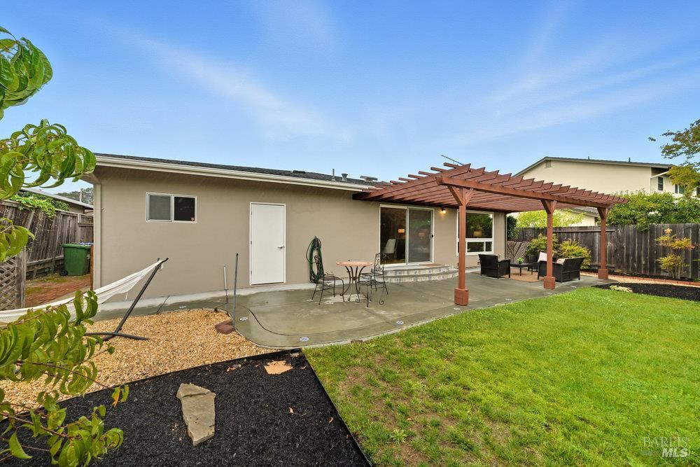 Detail Gallery Image 34 of 36 For 934 Las Pavadas Ave, San Rafael,  CA 94903 - 3 Beds | 2 Baths