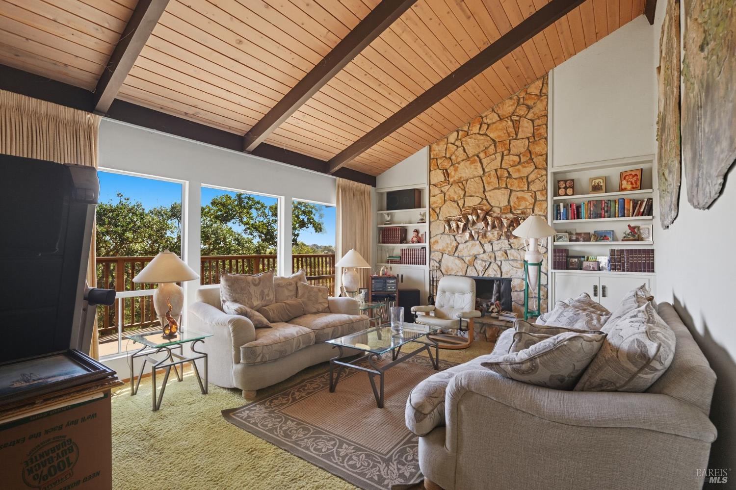 Detail Gallery Image 18 of 34 For 1 Green Point Ln, Novato,  CA 94945 - 3 Beds | 3/1 Baths