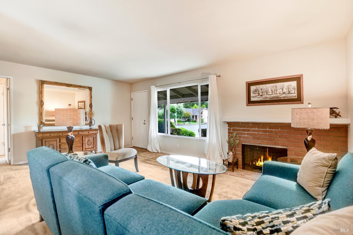 Detail Gallery Image 4 of 24 For 284 Valley Oaks Dr, Santa Rosa,  CA 95409 - 2 Beds | 2 Baths