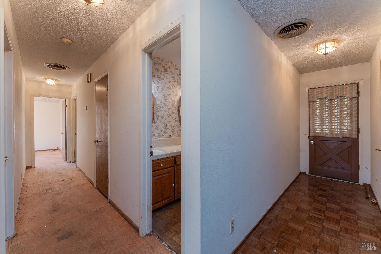 Detail Gallery Image 10 of 41 For 20201 Manzanita Dr, Willits,  CA 95490 - 3 Beds | 2 Baths