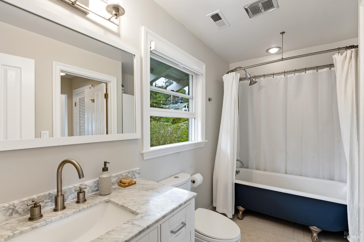 Detail Gallery Image 27 of 46 For 310 Redwood Ave, Corte Madera,  CA 94925 - 3 Beds | 2/1 Baths