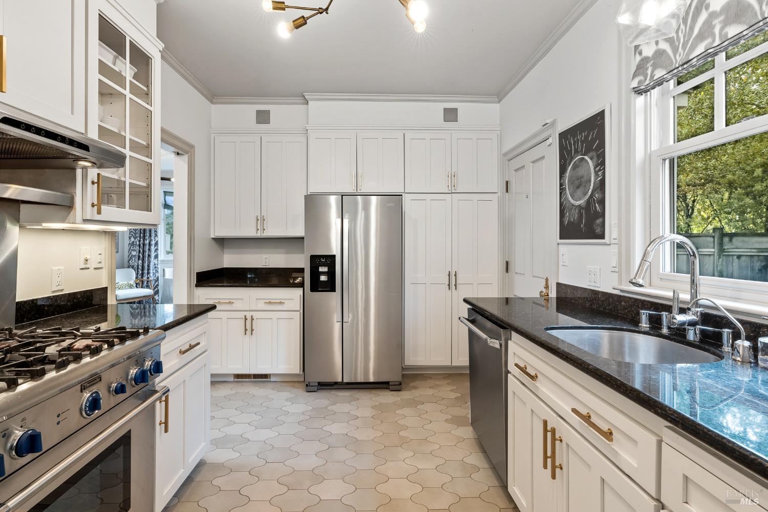 Detail Gallery Image 12 of 46 For 310 Redwood Ave, Corte Madera,  CA 94925 - 3 Beds | 2/1 Baths