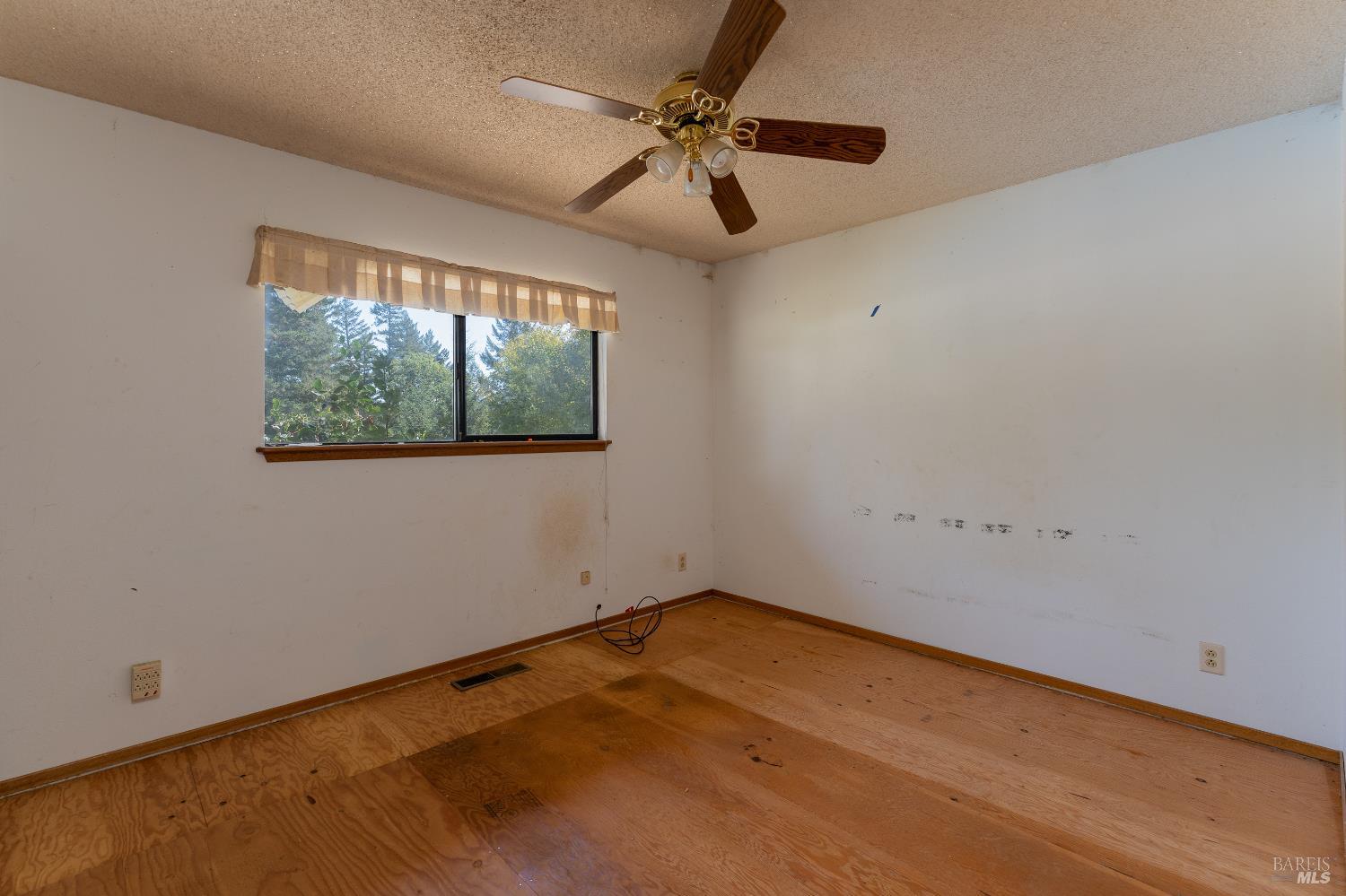 Detail Gallery Image 12 of 41 For 20201 Manzanita Dr, Willits,  CA 95490 - 3 Beds | 2 Baths