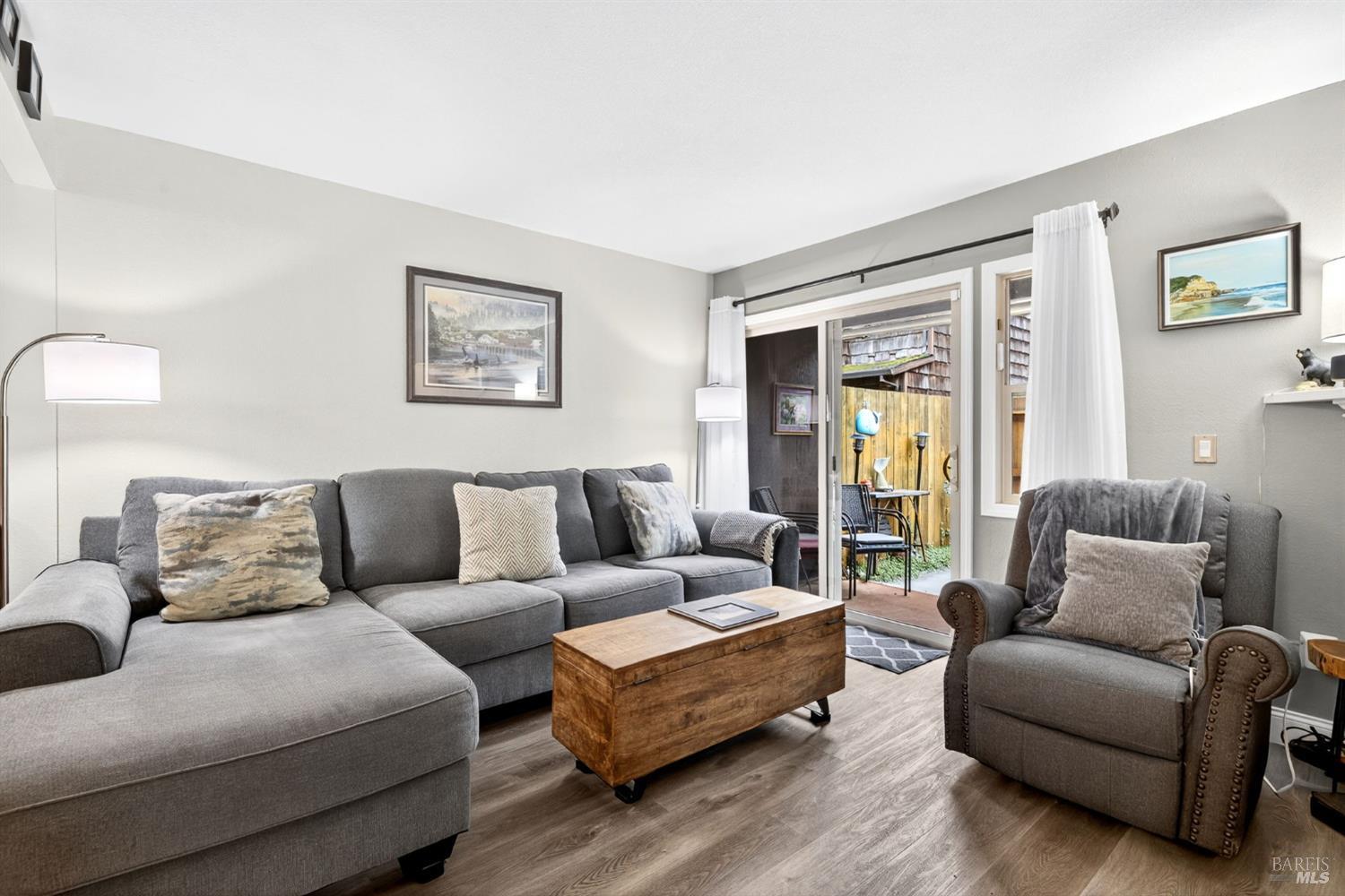 Detail Gallery Image 9 of 22 For 1501 Parkway Dr, Rohnert Park,  CA 94928 - 2 Beds | 1/1 Baths