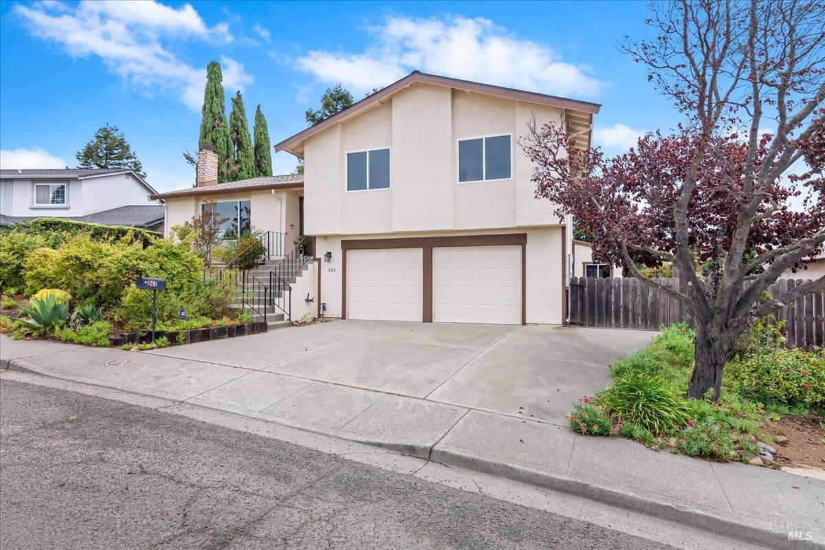 Detail Gallery Image 3 of 29 For 263 Carlisle Way, Benicia,  CA 94510 - 4 Beds | 2/1 Baths