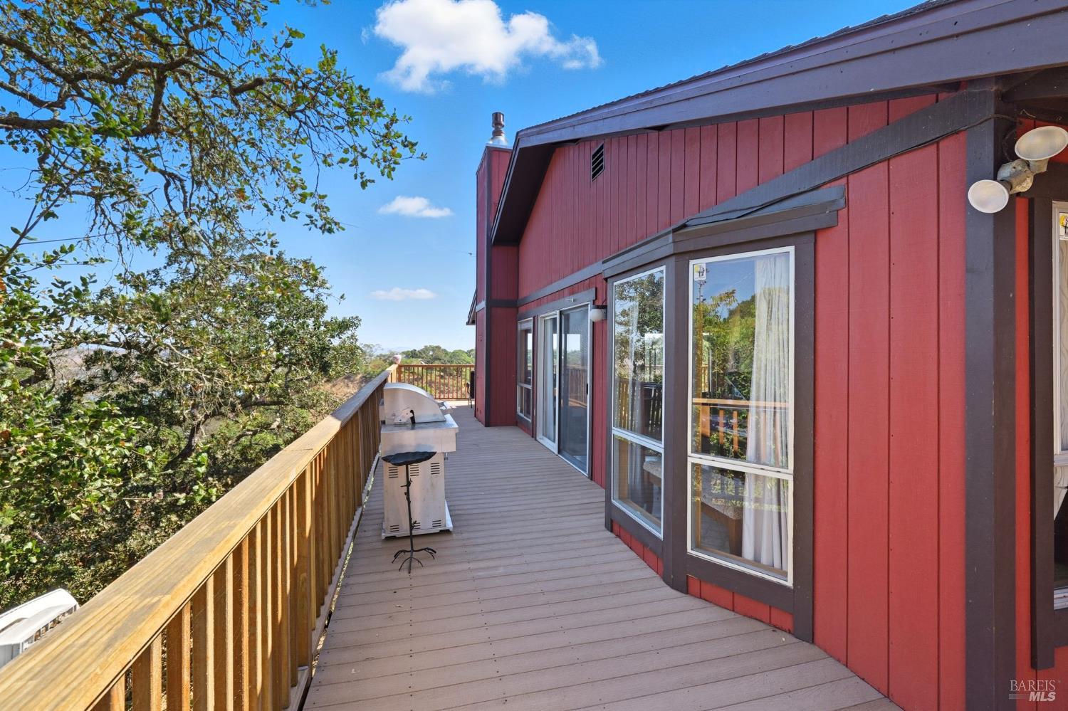 Detail Gallery Image 2 of 34 For 1 Green Point Ln, Novato,  CA 94945 - 3 Beds | 3/1 Baths