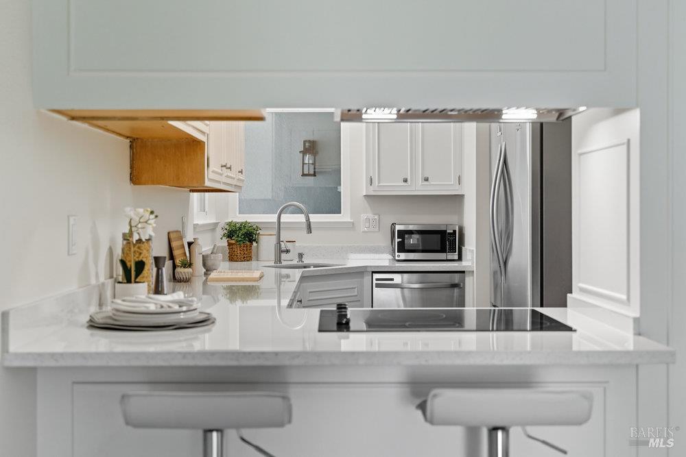 Detail Gallery Image 3 of 36 For 934 Las Pavadas Ave, San Rafael,  CA 94903 - 3 Beds | 2 Baths