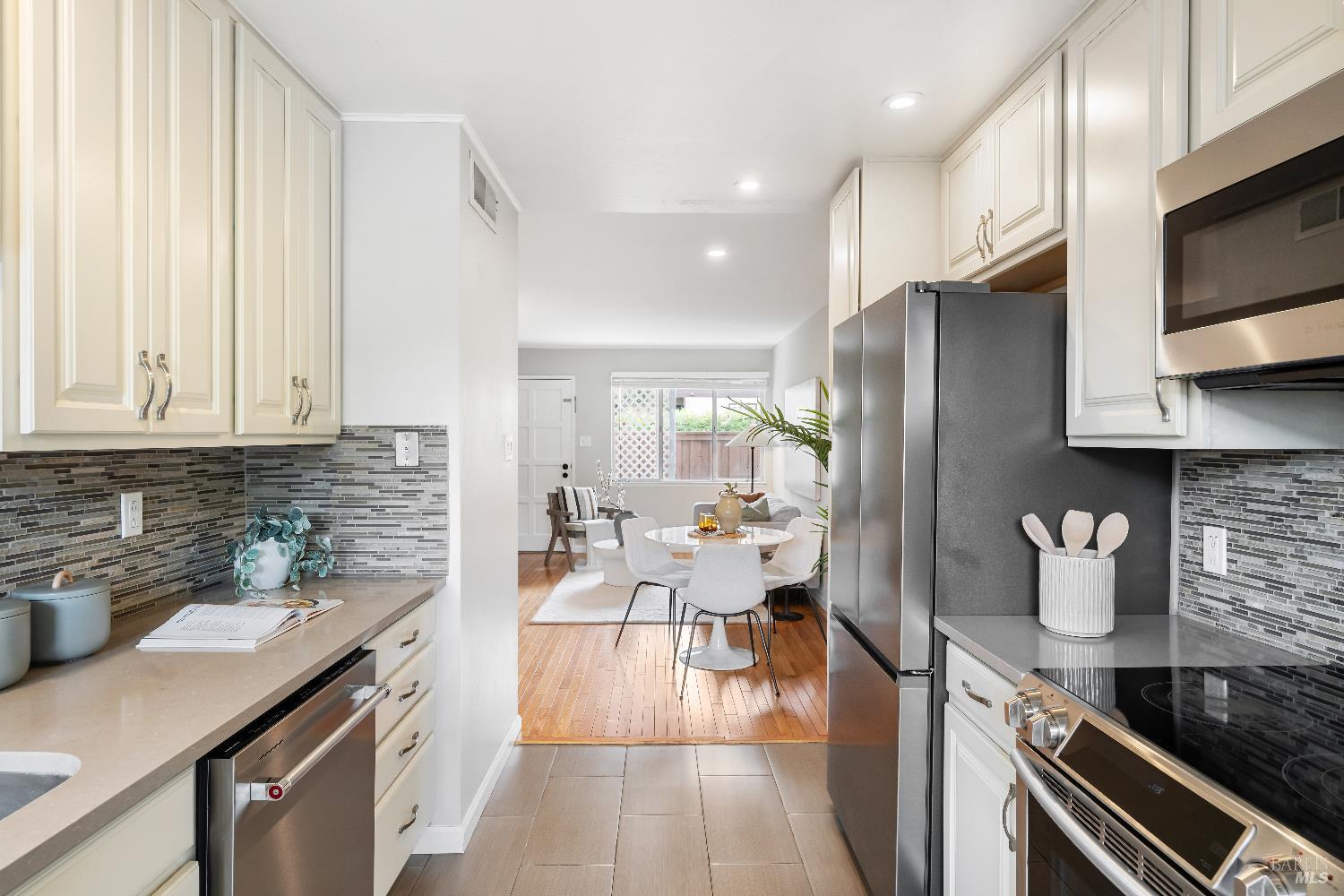 Detail Gallery Image 9 of 18 For 61 Pixley Ave #3,  Corte Madera,  CA 94925 - 2 Beds | 1 Baths