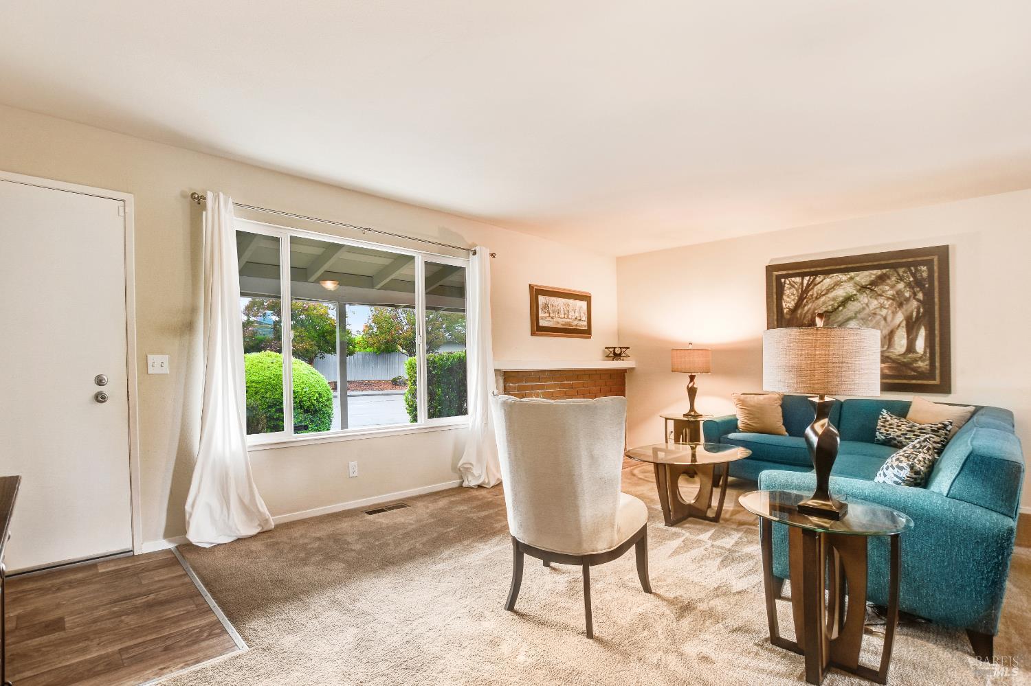 Detail Gallery Image 2 of 24 For 284 Valley Oaks Dr, Santa Rosa,  CA 95409 - 2 Beds | 2 Baths