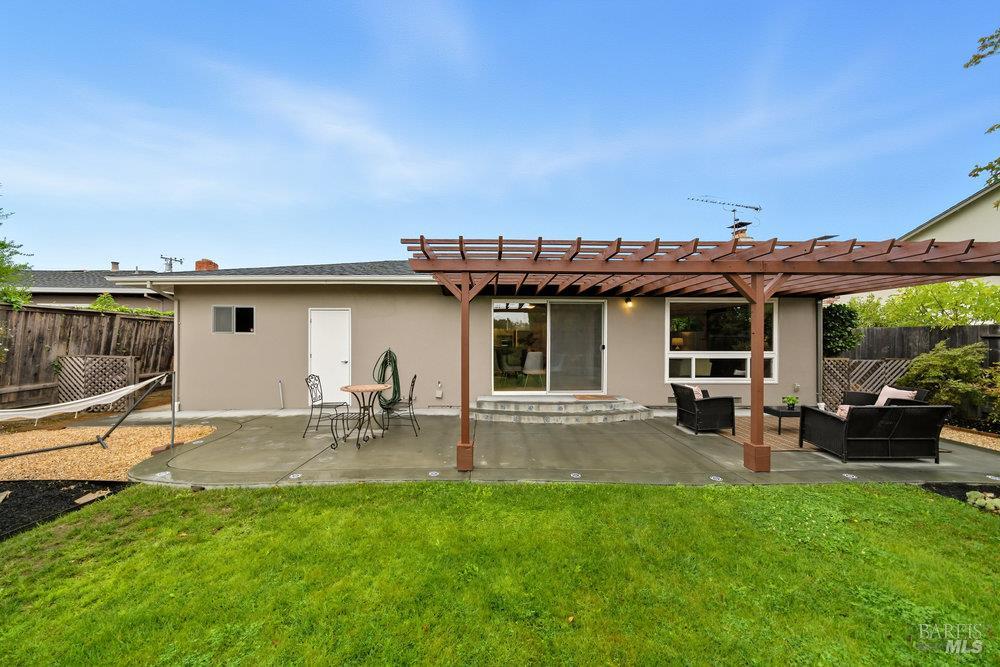 Detail Gallery Image 33 of 36 For 934 Las Pavadas Ave, San Rafael,  CA 94903 - 3 Beds | 2 Baths