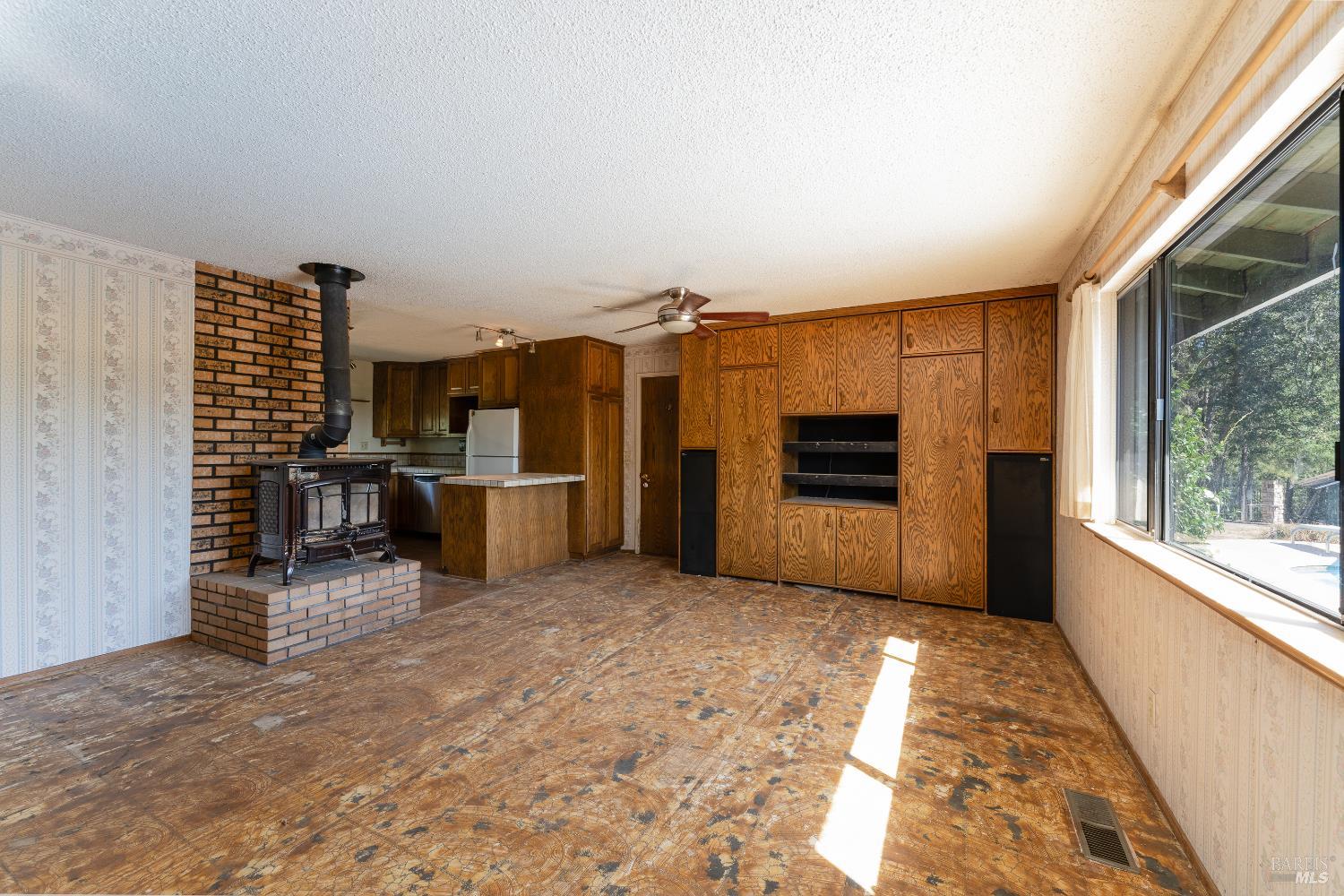 Detail Gallery Image 3 of 41 For 20201 Manzanita Dr, Willits,  CA 95490 - 3 Beds | 2 Baths