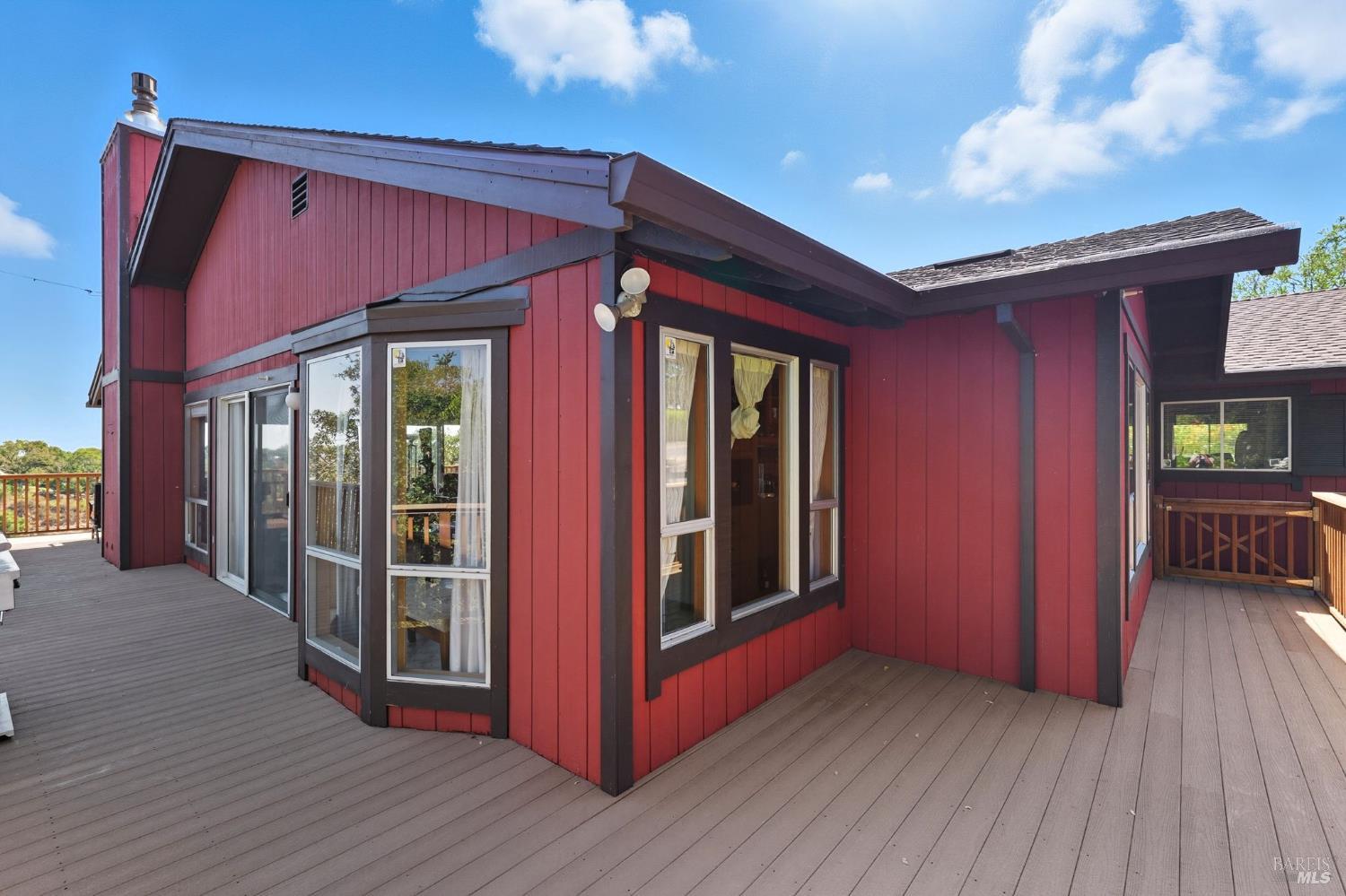 Detail Gallery Image 3 of 34 For 1 Green Point Ln, Novato,  CA 94945 - 3 Beds | 3/1 Baths