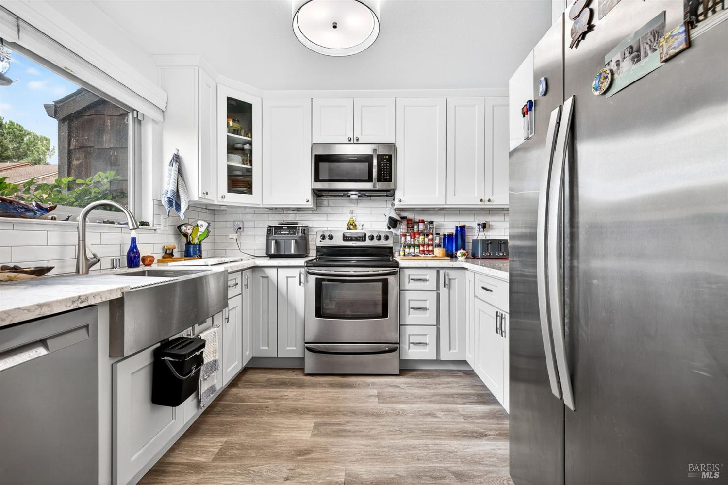 Detail Gallery Image 7 of 22 For 1501 Parkway Dr, Rohnert Park,  CA 94928 - 2 Beds | 1/1 Baths