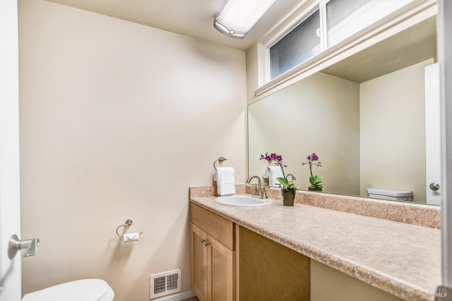 Detail Gallery Image 15 of 24 For 284 Valley Oaks Dr, Santa Rosa,  CA 95409 - 2 Beds | 2 Baths