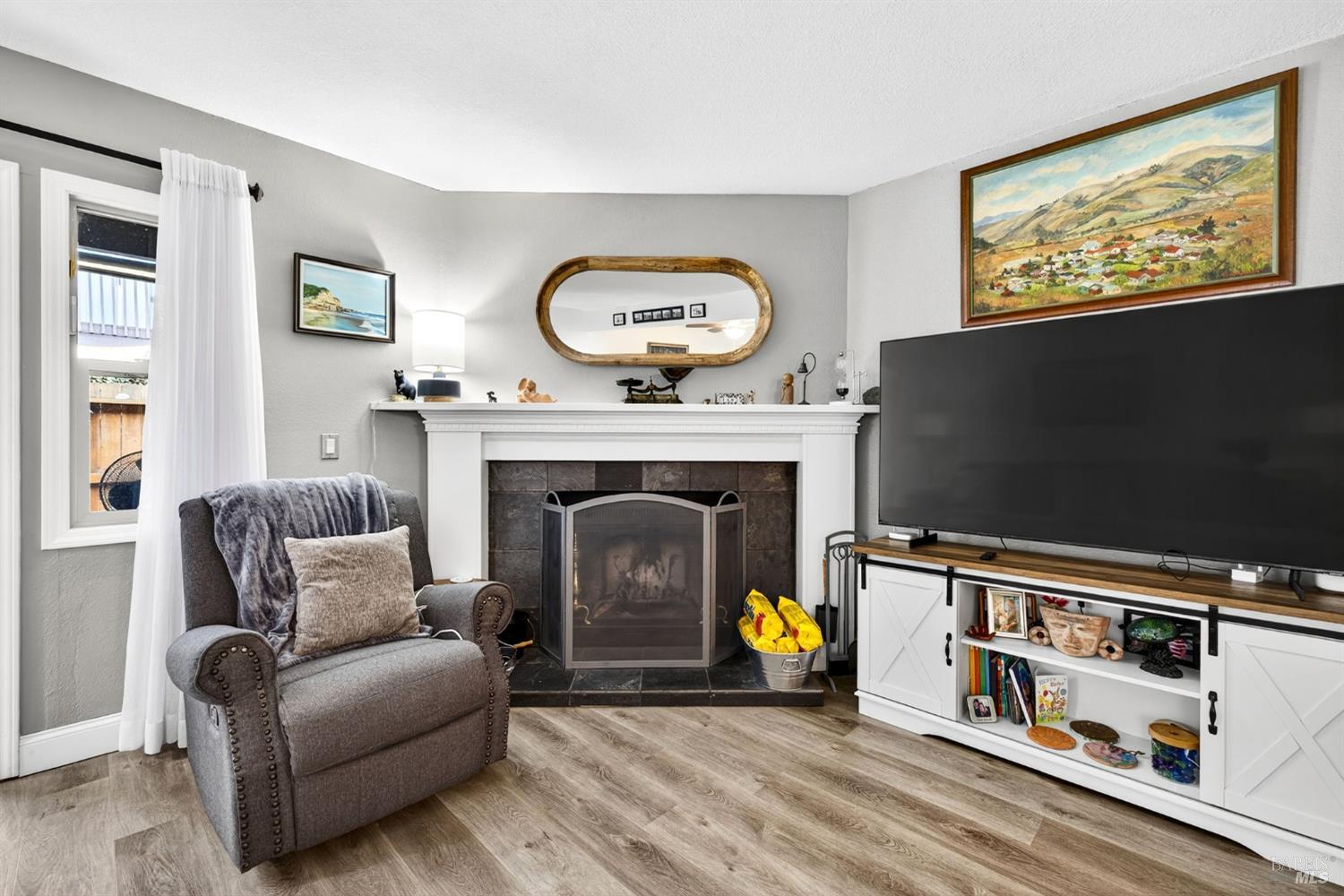 Detail Gallery Image 10 of 22 For 1501 Parkway Dr, Rohnert Park,  CA 94928 - 2 Beds | 1/1 Baths