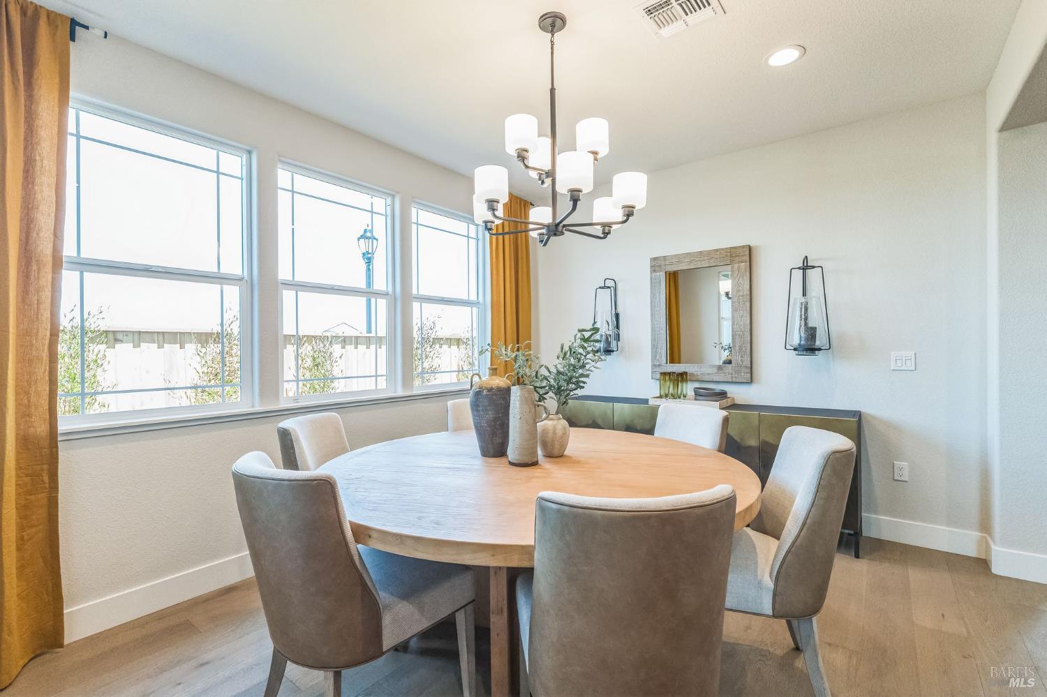 Detail Gallery Image 13 of 33 For 400 June Ct, Oakley,  CA 94561 - 5 Beds | 4/1 Baths