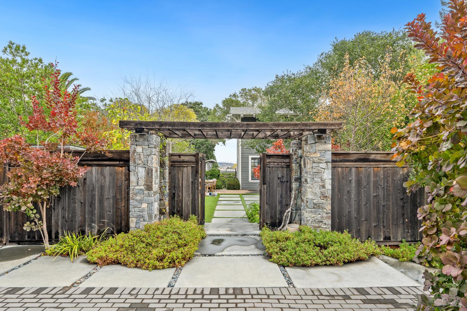 Detail Gallery Image 2 of 46 For 310 Redwood Ave, Corte Madera,  CA 94925 - 3 Beds | 2/1 Baths