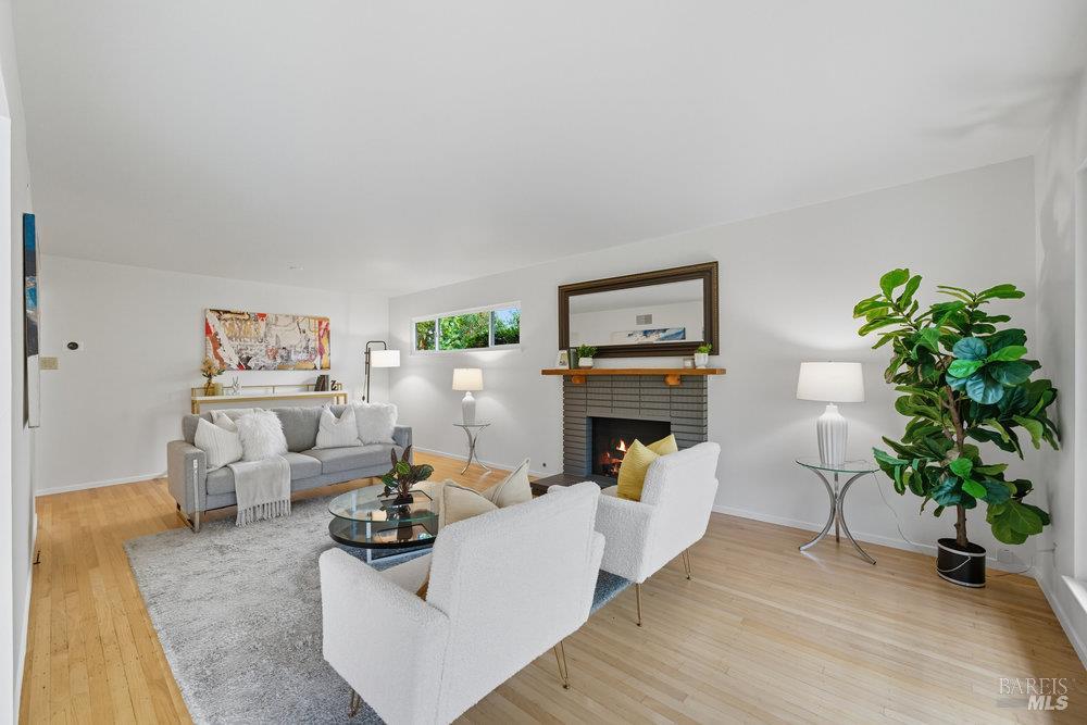 Detail Gallery Image 8 of 36 For 934 Las Pavadas Ave, San Rafael,  CA 94903 - 3 Beds | 2 Baths