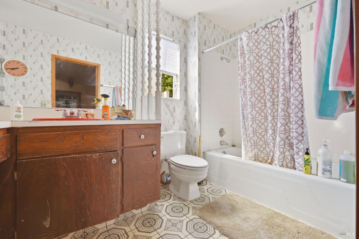 Detail Gallery Image 23 of 34 For 1 Green Point Ln, Novato,  CA 94945 - 3 Beds | 3/1 Baths