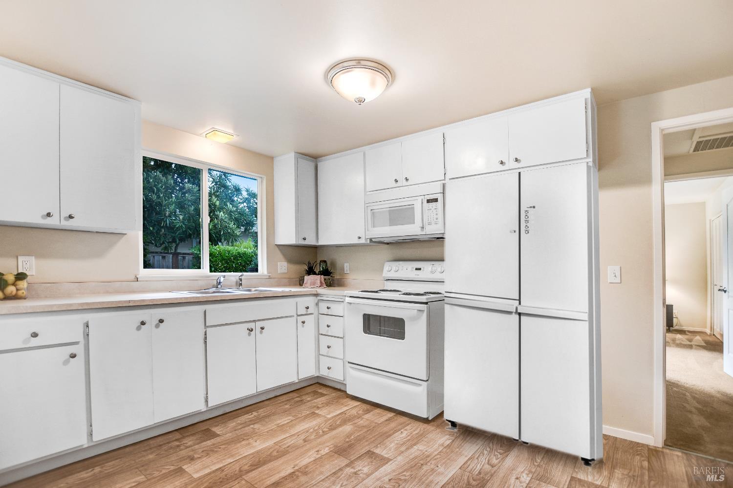 Detail Gallery Image 9 of 24 For 284 Valley Oaks Dr, Santa Rosa,  CA 95409 - 2 Beds | 2 Baths