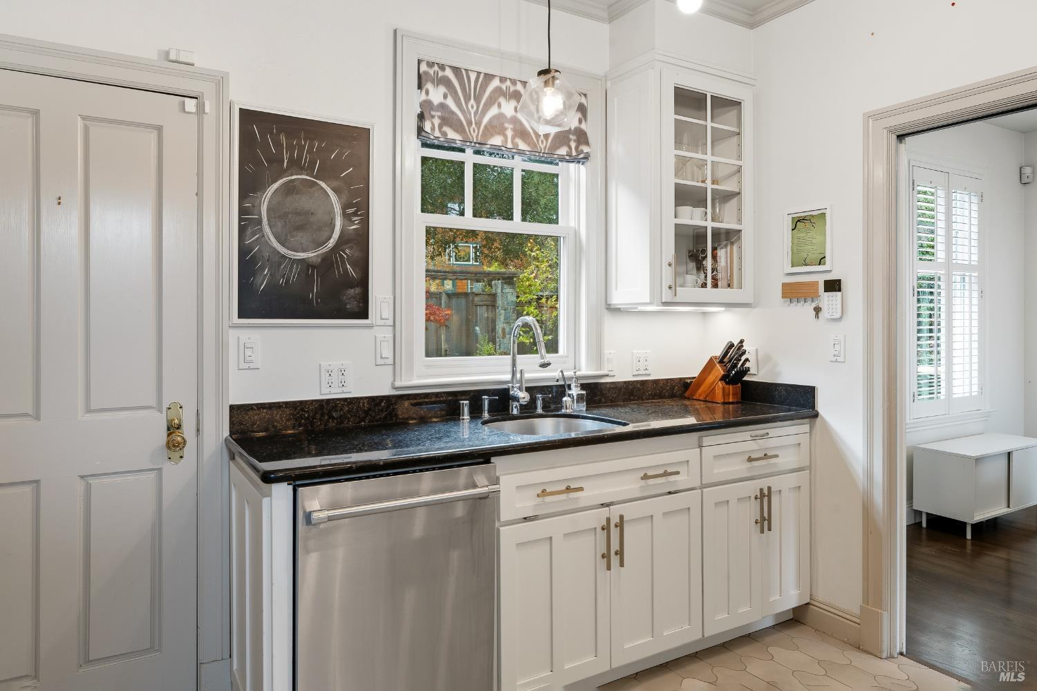 Detail Gallery Image 14 of 46 For 310 Redwood Ave, Corte Madera,  CA 94925 - 3 Beds | 2/1 Baths