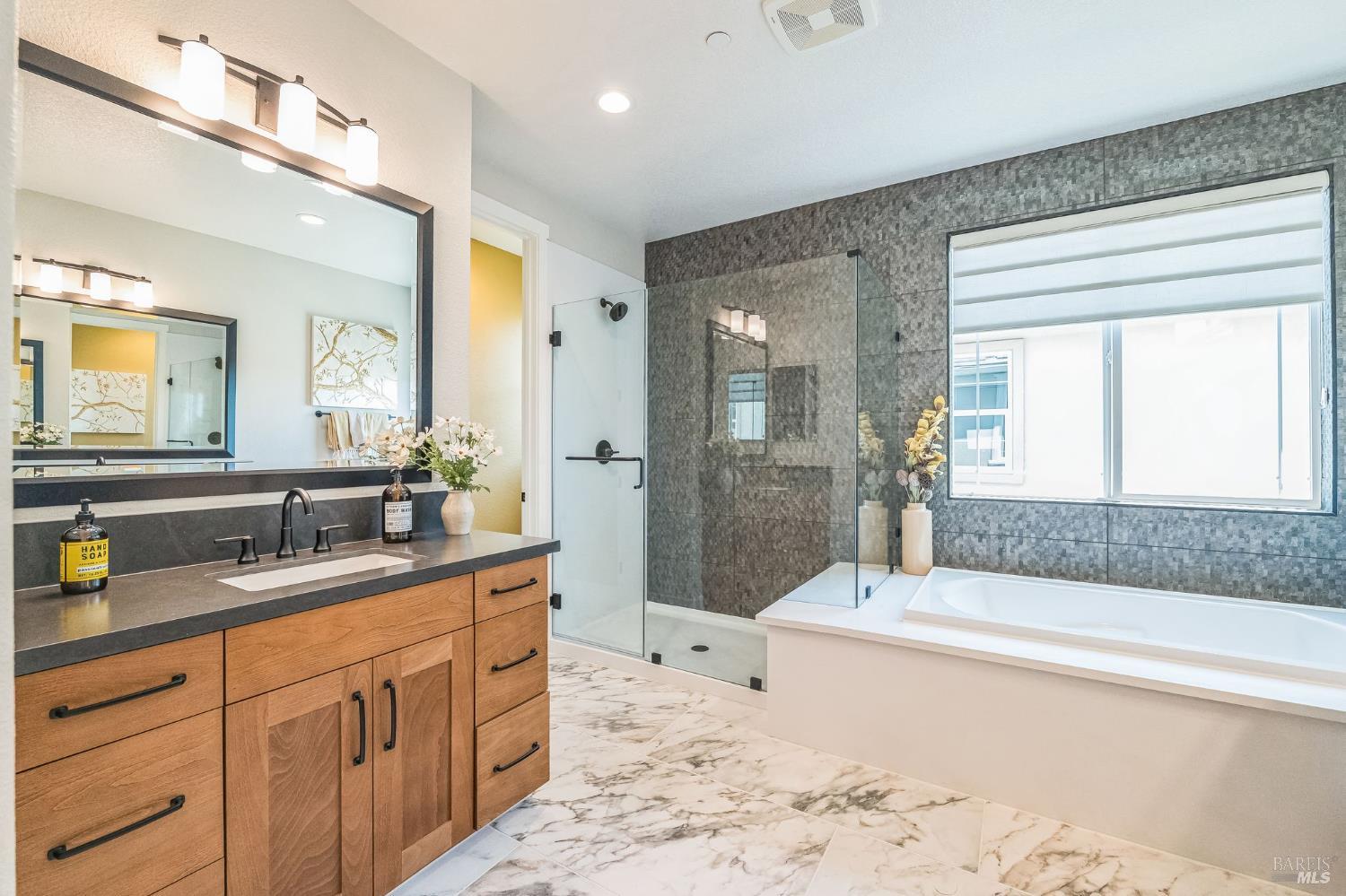 Detail Gallery Image 26 of 33 For 400 June Ct, Oakley,  CA 94561 - 5 Beds | 4/1 Baths