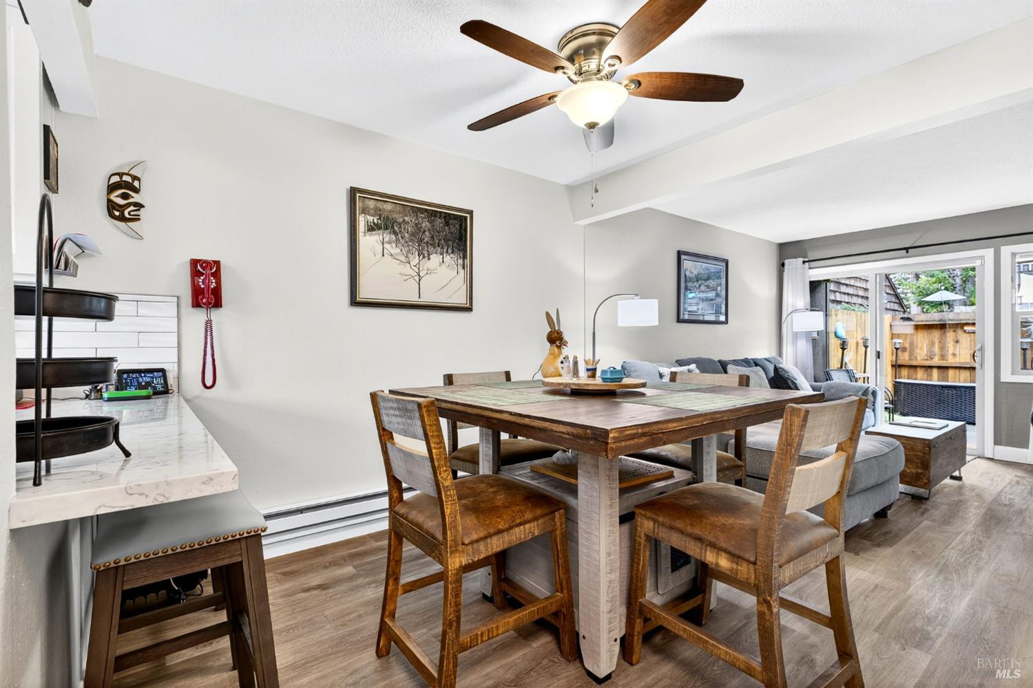 Detail Gallery Image 4 of 22 For 1501 Parkway Dr, Rohnert Park,  CA 94928 - 2 Beds | 1/1 Baths