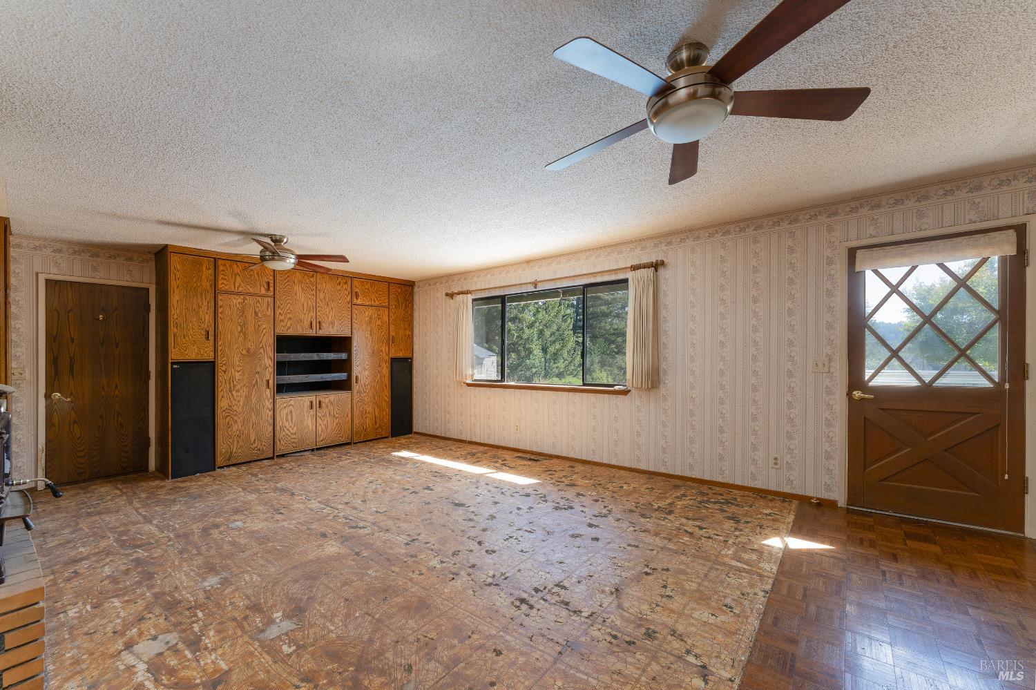 Detail Gallery Image 4 of 41 For 20201 Manzanita Dr, Willits,  CA 95490 - 3 Beds | 2 Baths