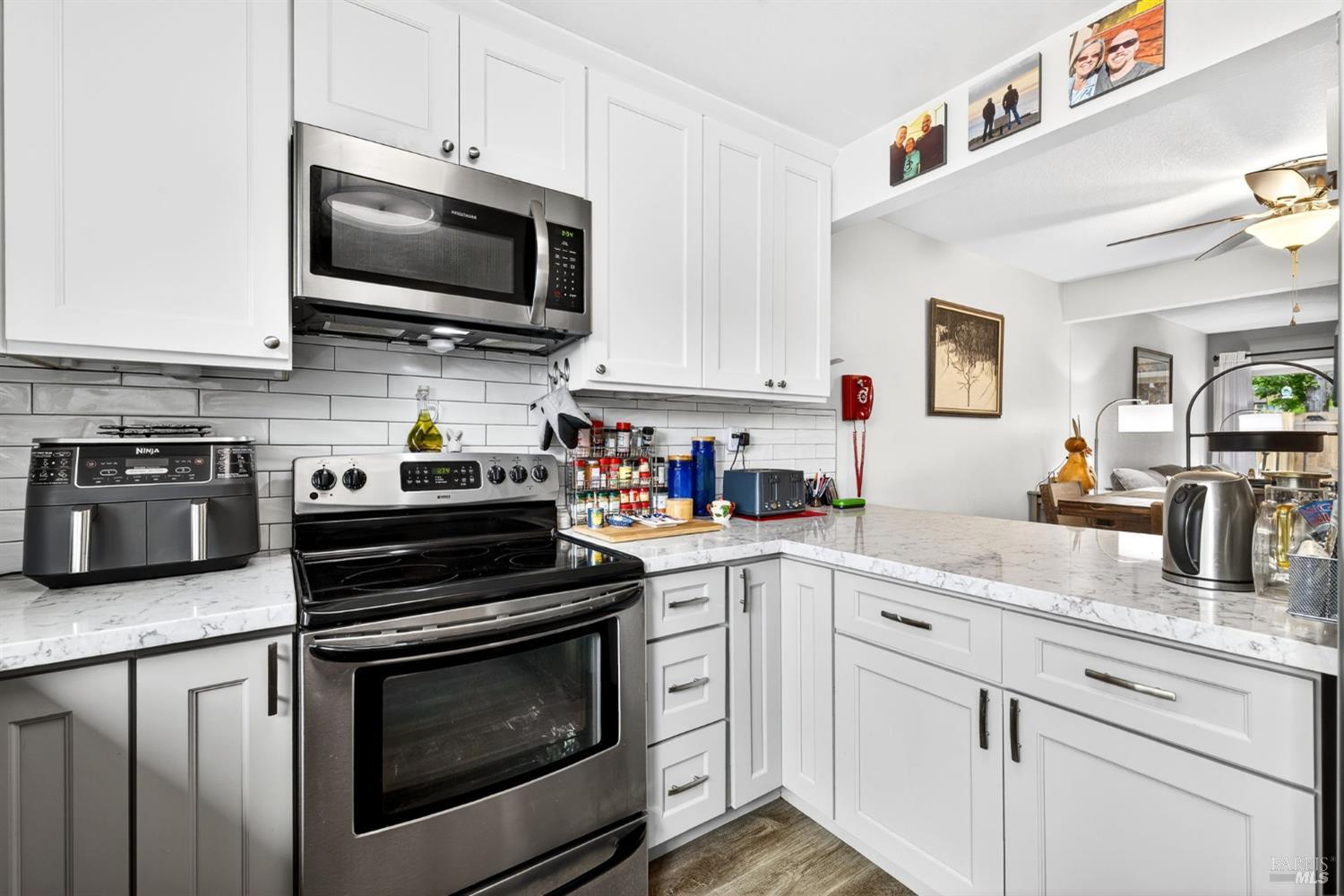 Detail Gallery Image 2 of 22 For 1501 Parkway Dr, Rohnert Park,  CA 94928 - 2 Beds | 1/1 Baths