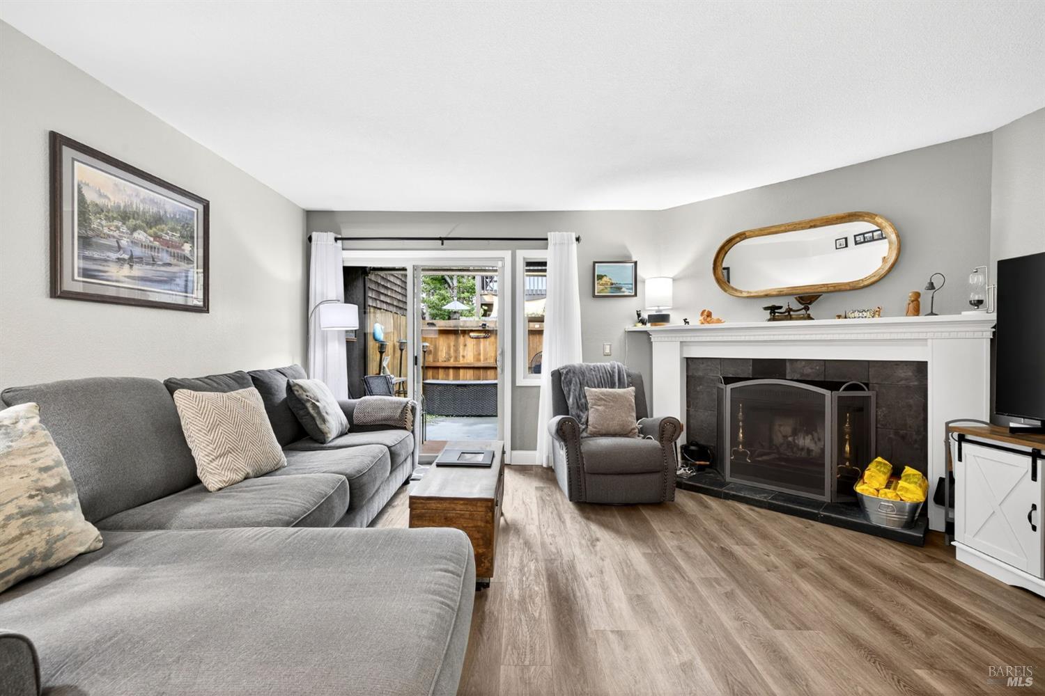 Detail Gallery Image 3 of 22 For 1501 Parkway Dr, Rohnert Park,  CA 94928 - 2 Beds | 1/1 Baths