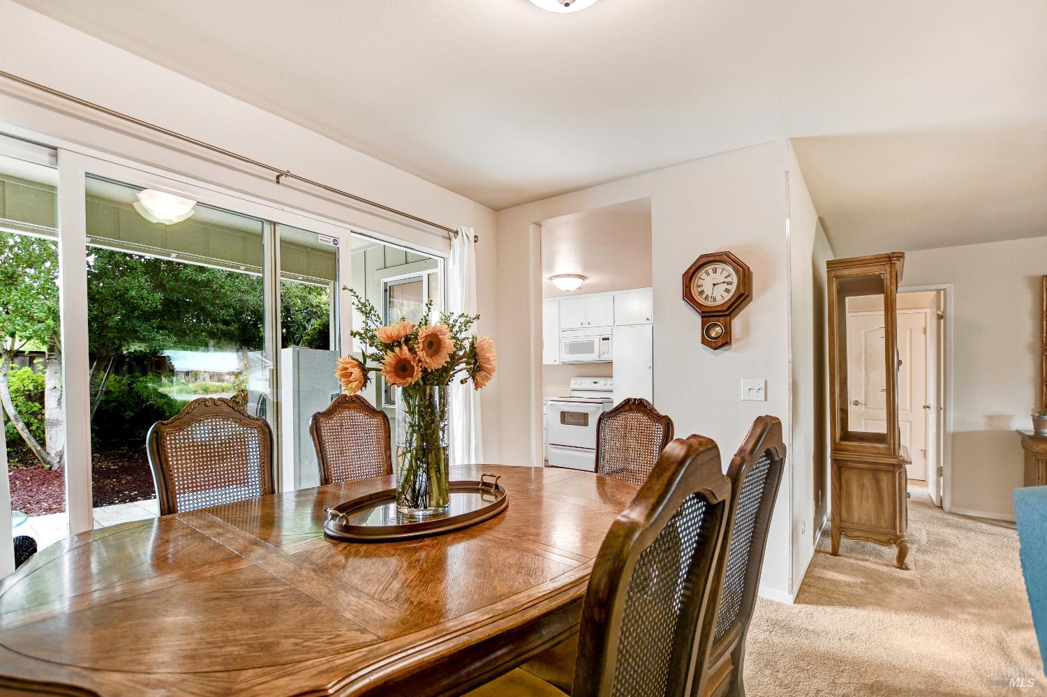 Detail Gallery Image 5 of 24 For 284 Valley Oaks Dr, Santa Rosa,  CA 95409 - 2 Beds | 2 Baths