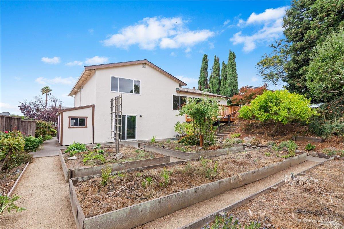 Detail Gallery Image 25 of 29 For 263 Carlisle Way, Benicia,  CA 94510 - 4 Beds | 2/1 Baths