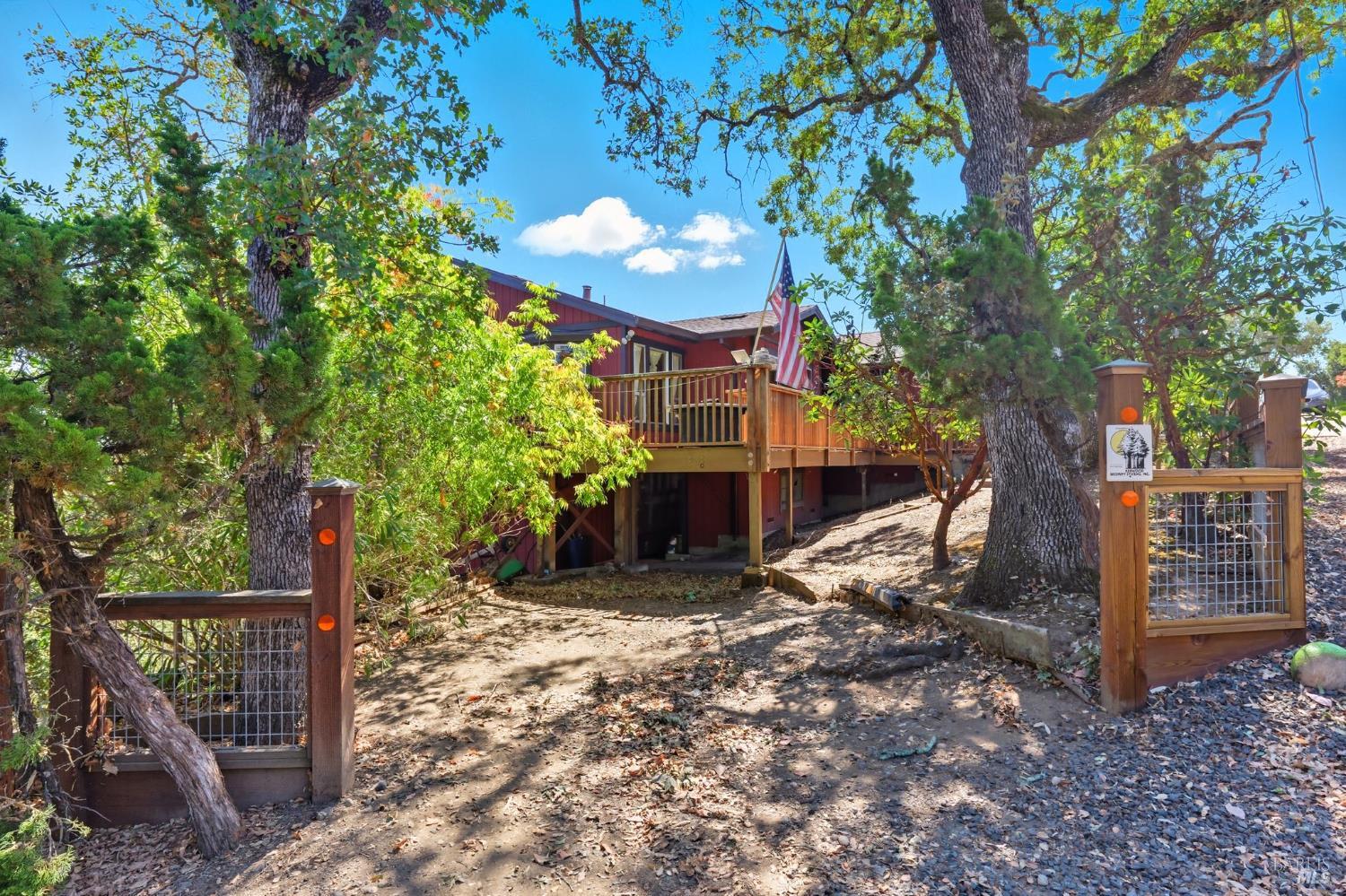 Detail Gallery Image 4 of 34 For 1 Green Point Ln, Novato,  CA 94945 - 3 Beds | 3/1 Baths