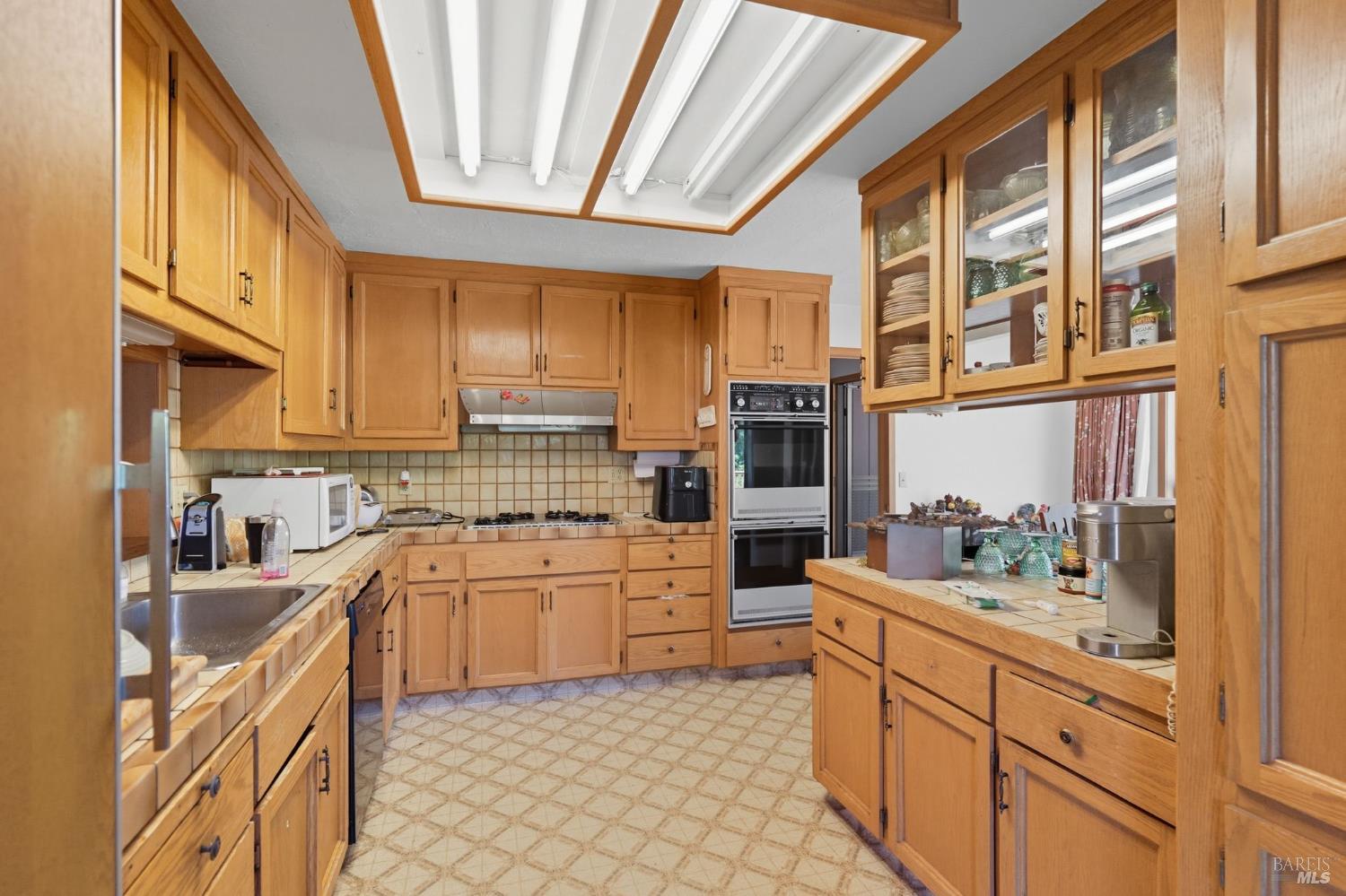 Detail Gallery Image 12 of 34 For 1 Green Point Ln, Novato,  CA 94945 - 3 Beds | 3/1 Baths