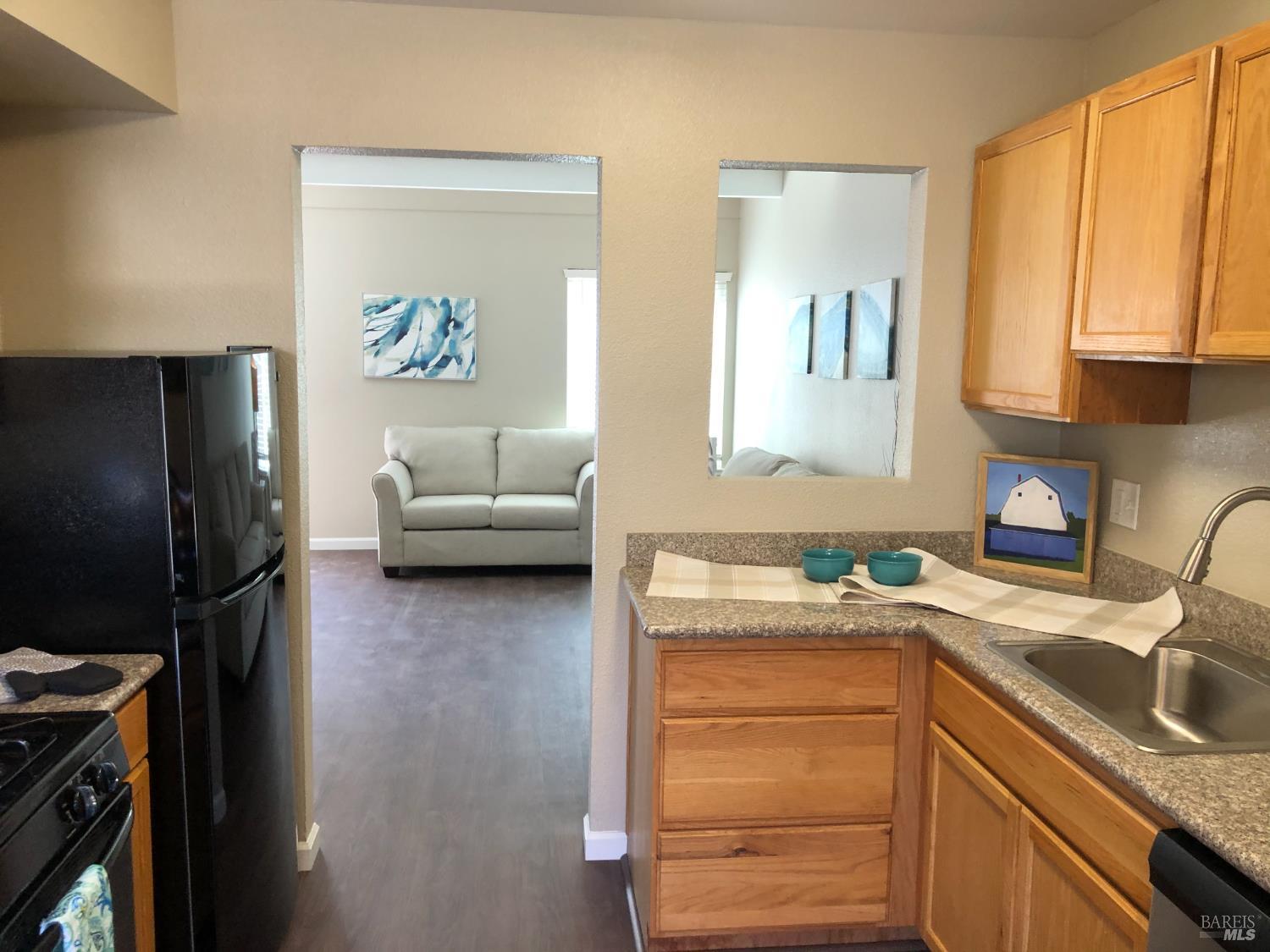 Detail Gallery Image 13 of 28 For 1393 Callen St #D,  Vacaville,  CA 95688 - 2 Beds | 1/1 Baths