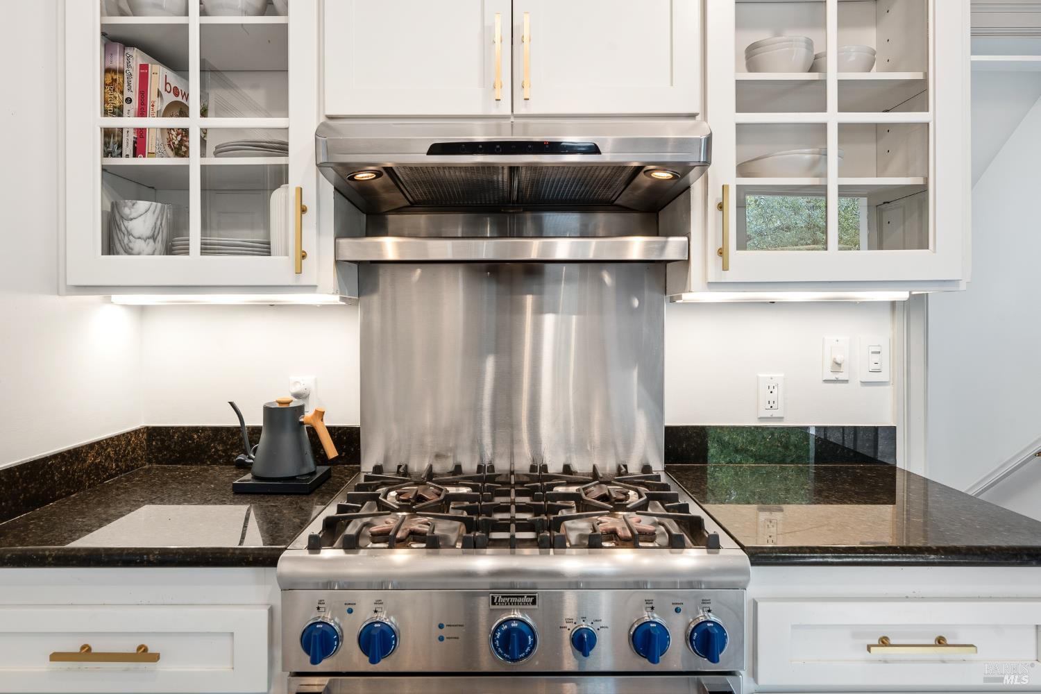 Detail Gallery Image 17 of 46 For 310 Redwood Ave, Corte Madera,  CA 94925 - 3 Beds | 2/1 Baths