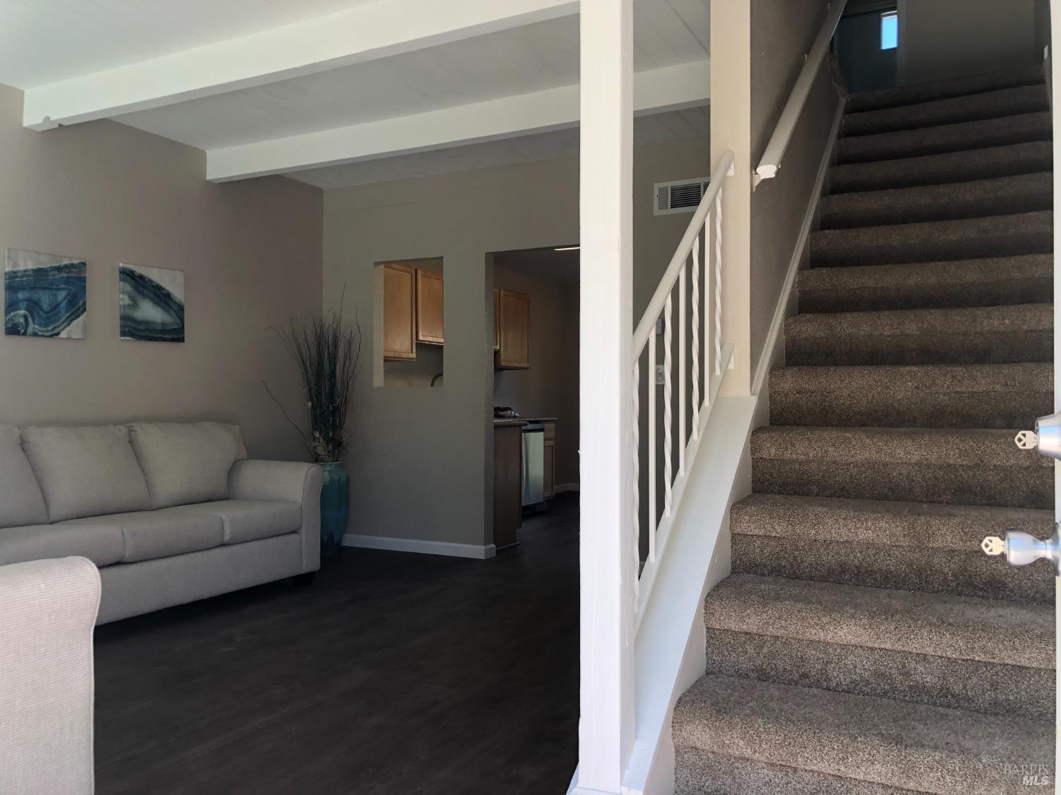 Detail Gallery Image 7 of 28 For 1393 Callen St #D,  Vacaville,  CA 95688 - 2 Beds | 1/1 Baths