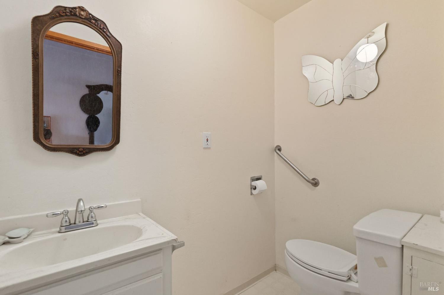 Detail Gallery Image 10 of 34 For 1 Green Point Ln, Novato,  CA 94945 - 3 Beds | 3/1 Baths