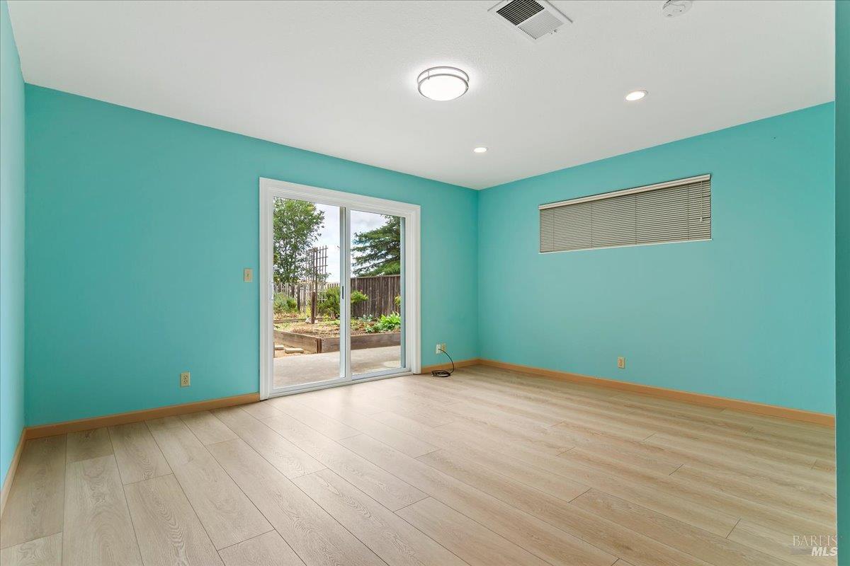 Detail Gallery Image 23 of 29 For 263 Carlisle Way, Benicia,  CA 94510 - 4 Beds | 2/1 Baths