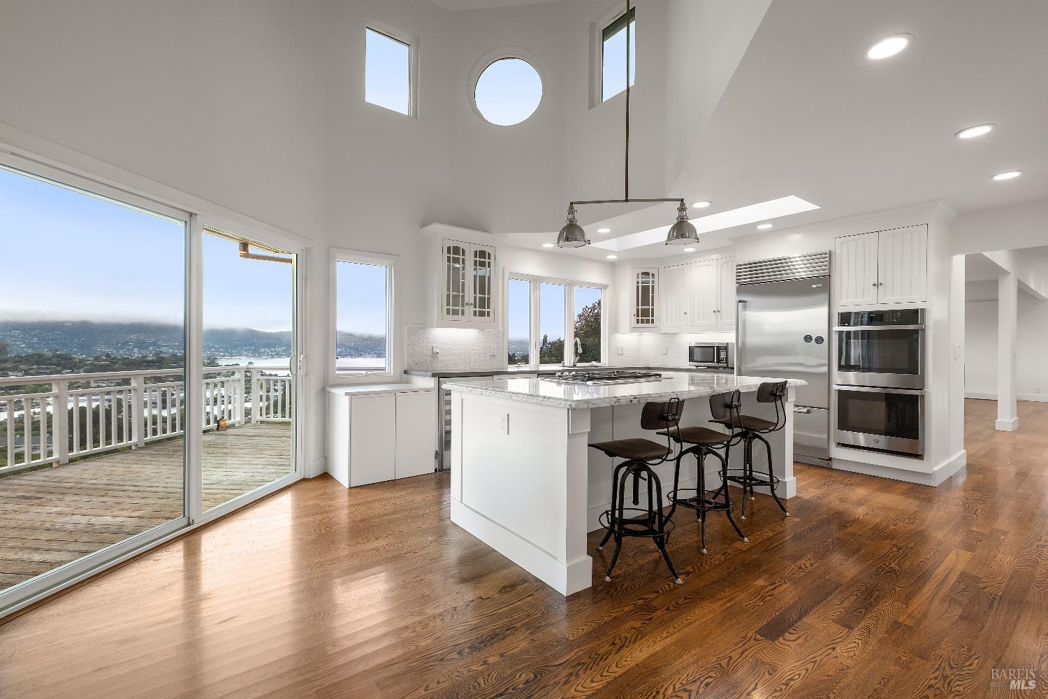 Detail Gallery Image 10 of 31 For 45 Meadow Hill Dr, Tiburon,  CA 94920 - 5 Beds | 4 Baths