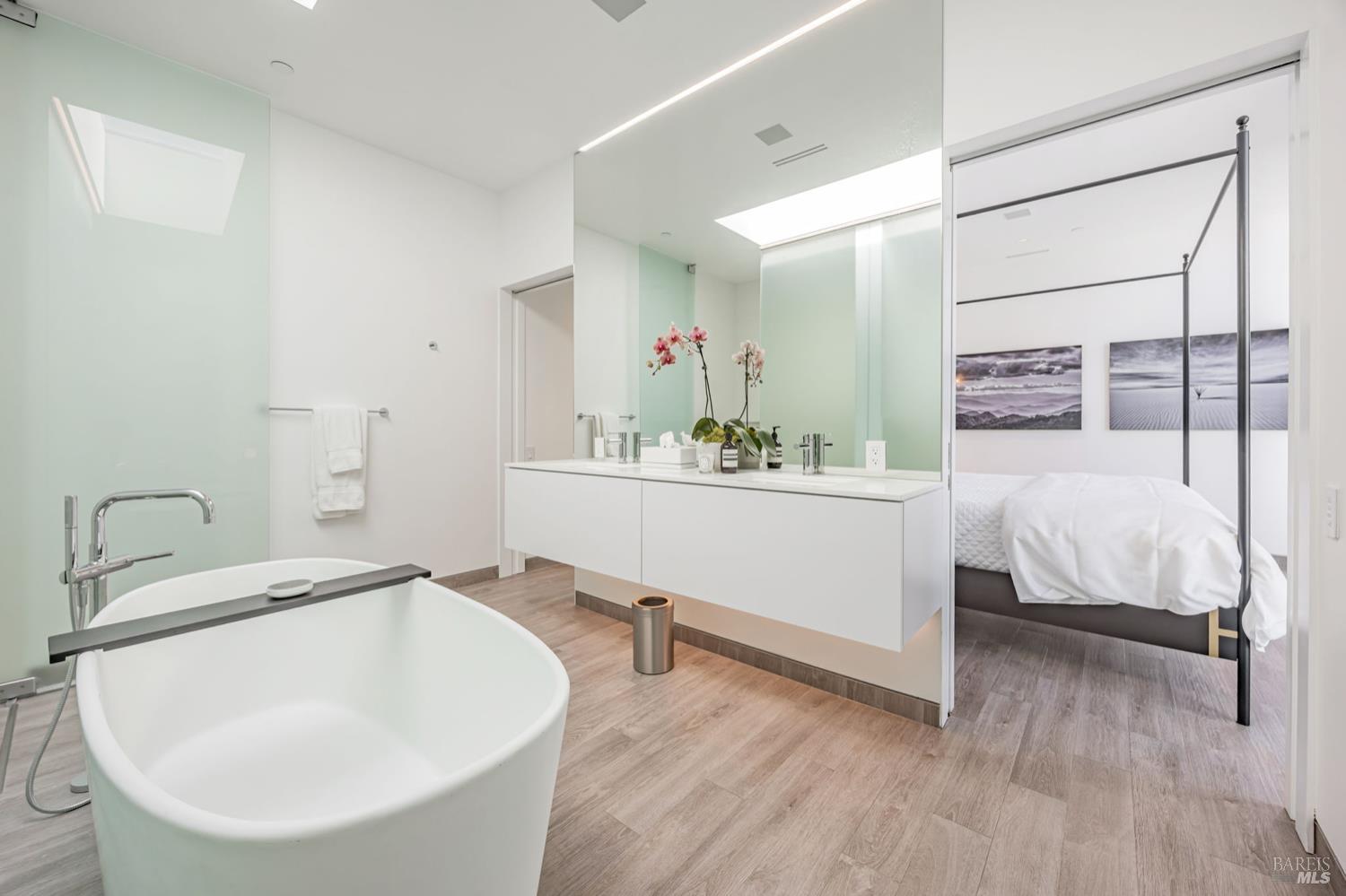 Detail Gallery Image 22 of 31 For 212 Tucker St, Healdsburg,  CA 95448 - 3 Beds | 2/1 Baths