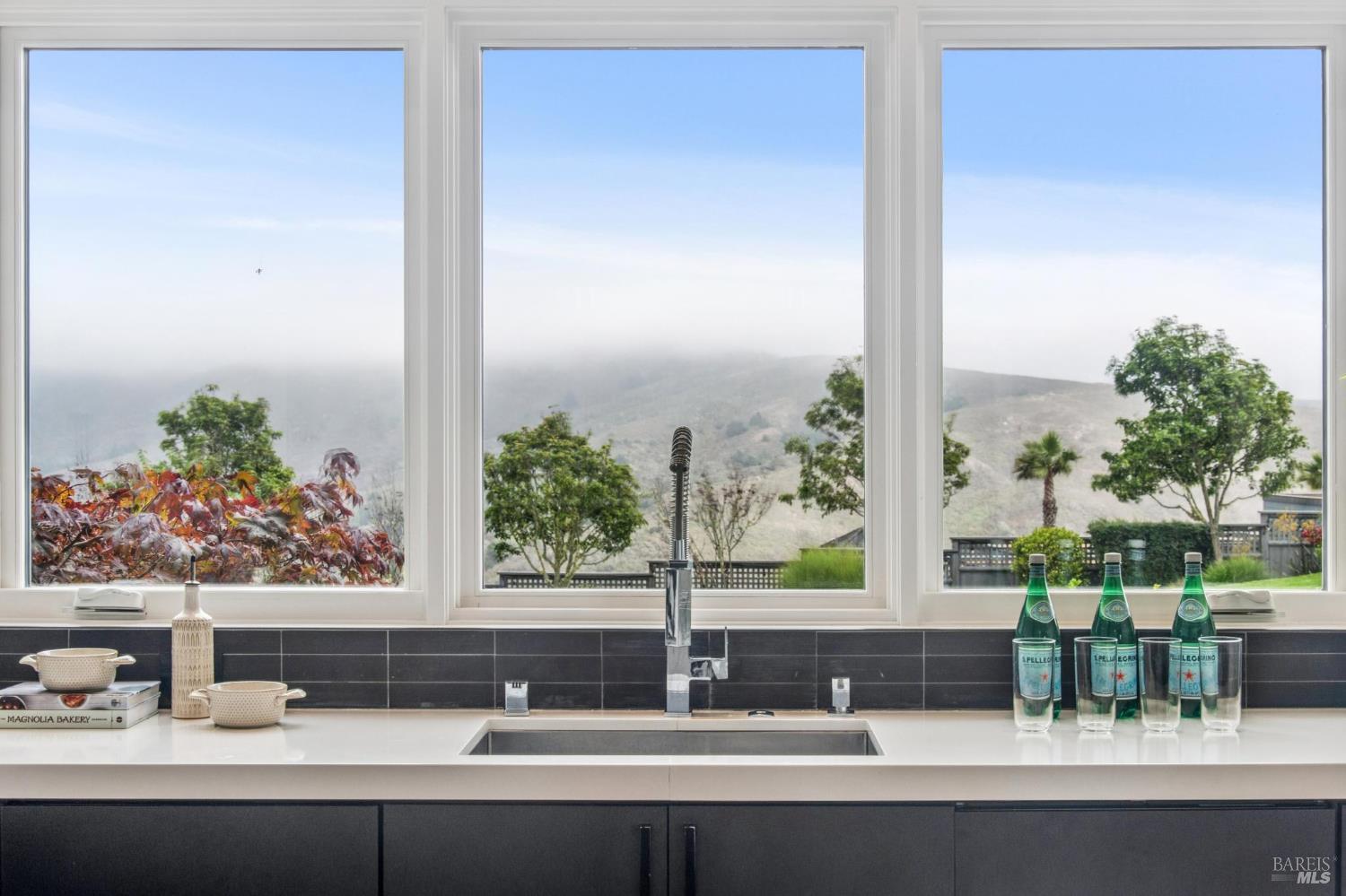 Detail Gallery Image 7 of 43 For 36 Starbuck Dr, Muir Beach,  CA 94965 - 3 Beds | 4 Baths