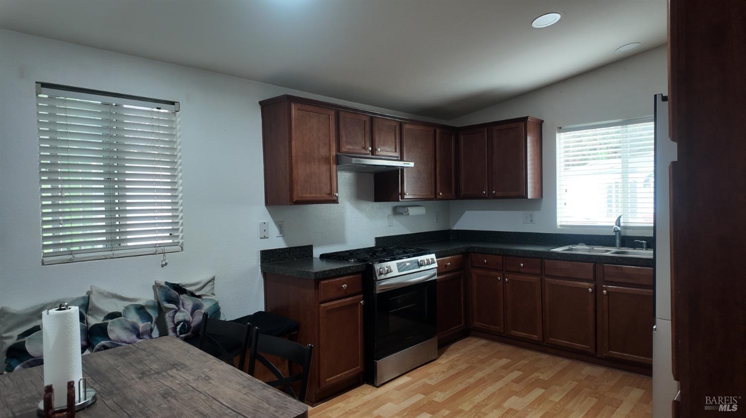 Detail Gallery Image 8 of 22 For 11 Ramble Crk, Cotati,  CA 94931 - 3 Beds | 2 Baths