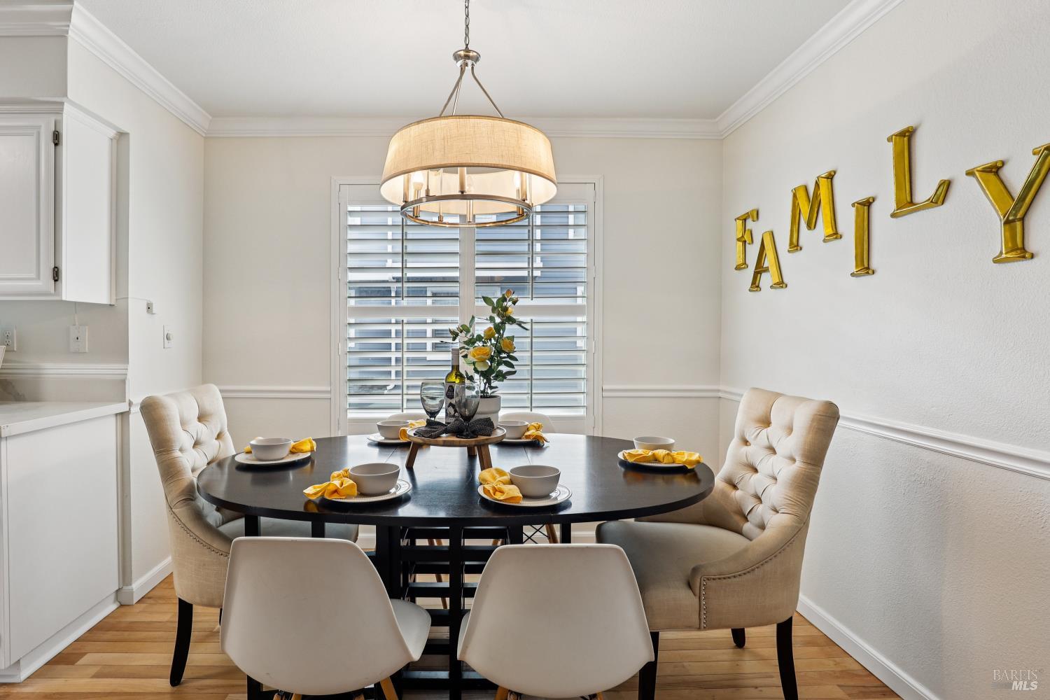 Detail Gallery Image 8 of 43 For 462 E E St, Benicia,  CA 94510 - 3 Beds | 2/1 Baths