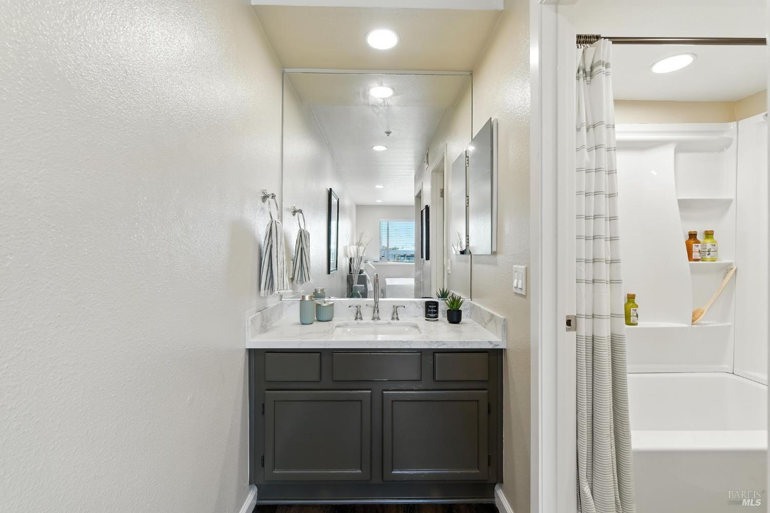Detail Gallery Image 17 of 23 For 213 Mariner Way, Novato,  CA 94945 - 1 Beds | 1 Baths
