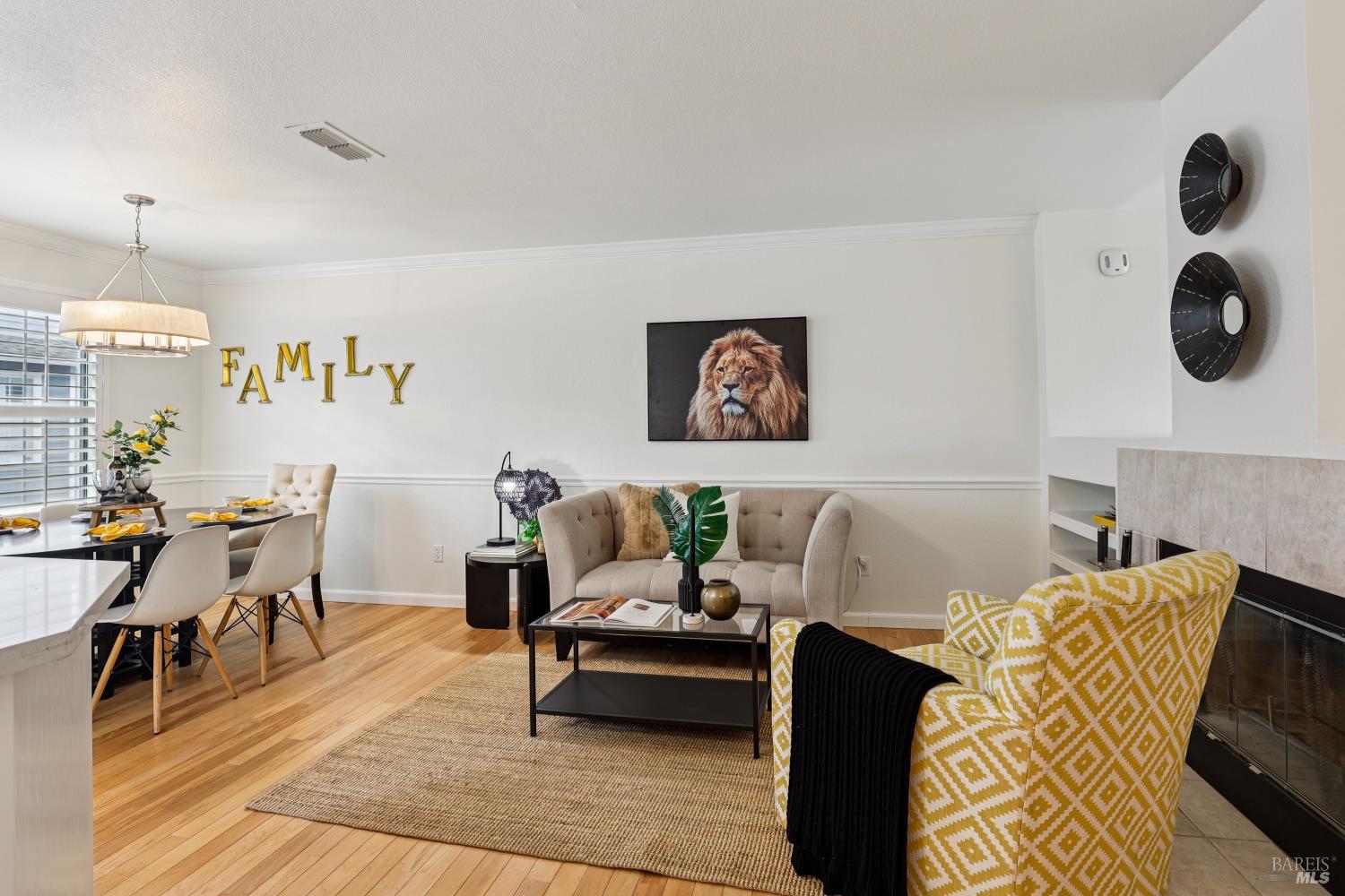 Detail Gallery Image 6 of 43 For 462 E E St, Benicia,  CA 94510 - 3 Beds | 2/1 Baths