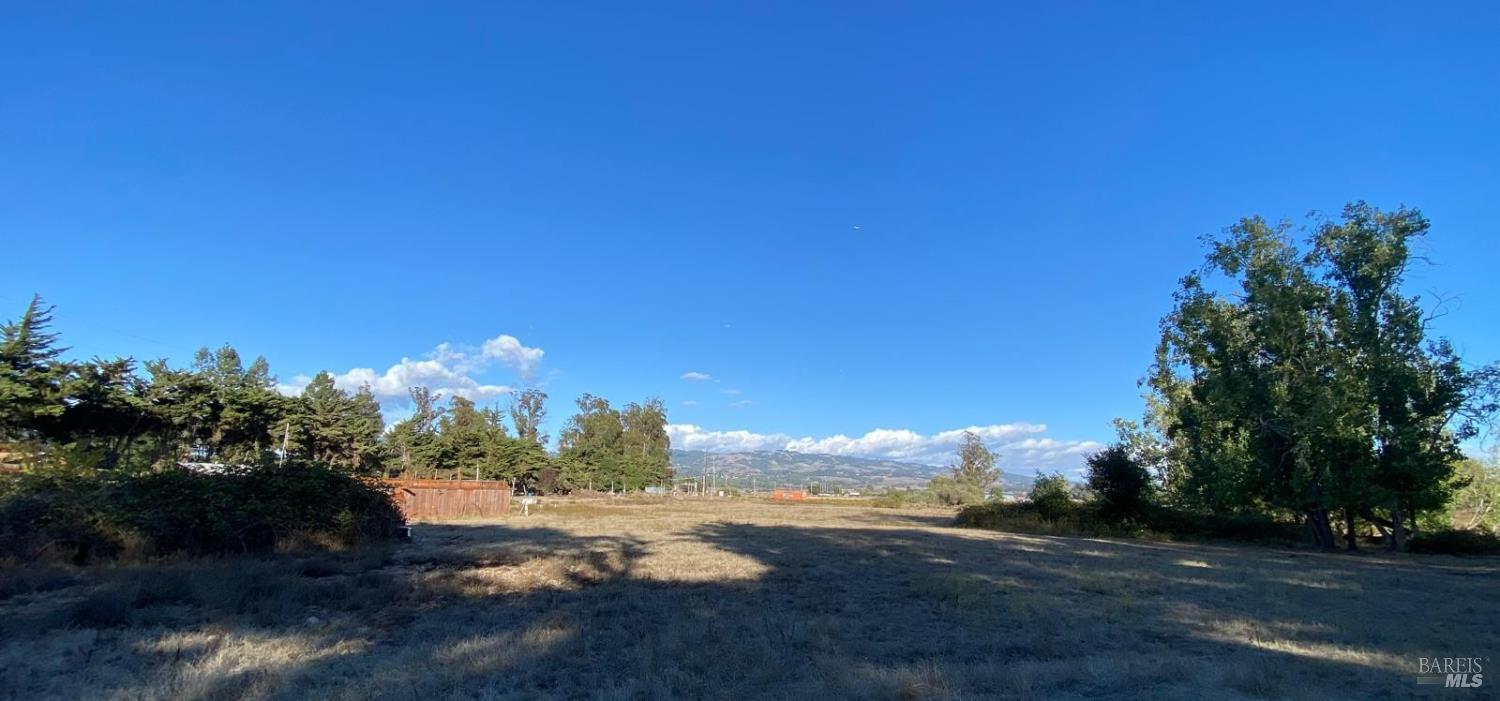 Detail Gallery Image 3 of 4 For 520 E Railroad Ave, Cotati,  CA 94931 - 2 Beds | 1 Baths